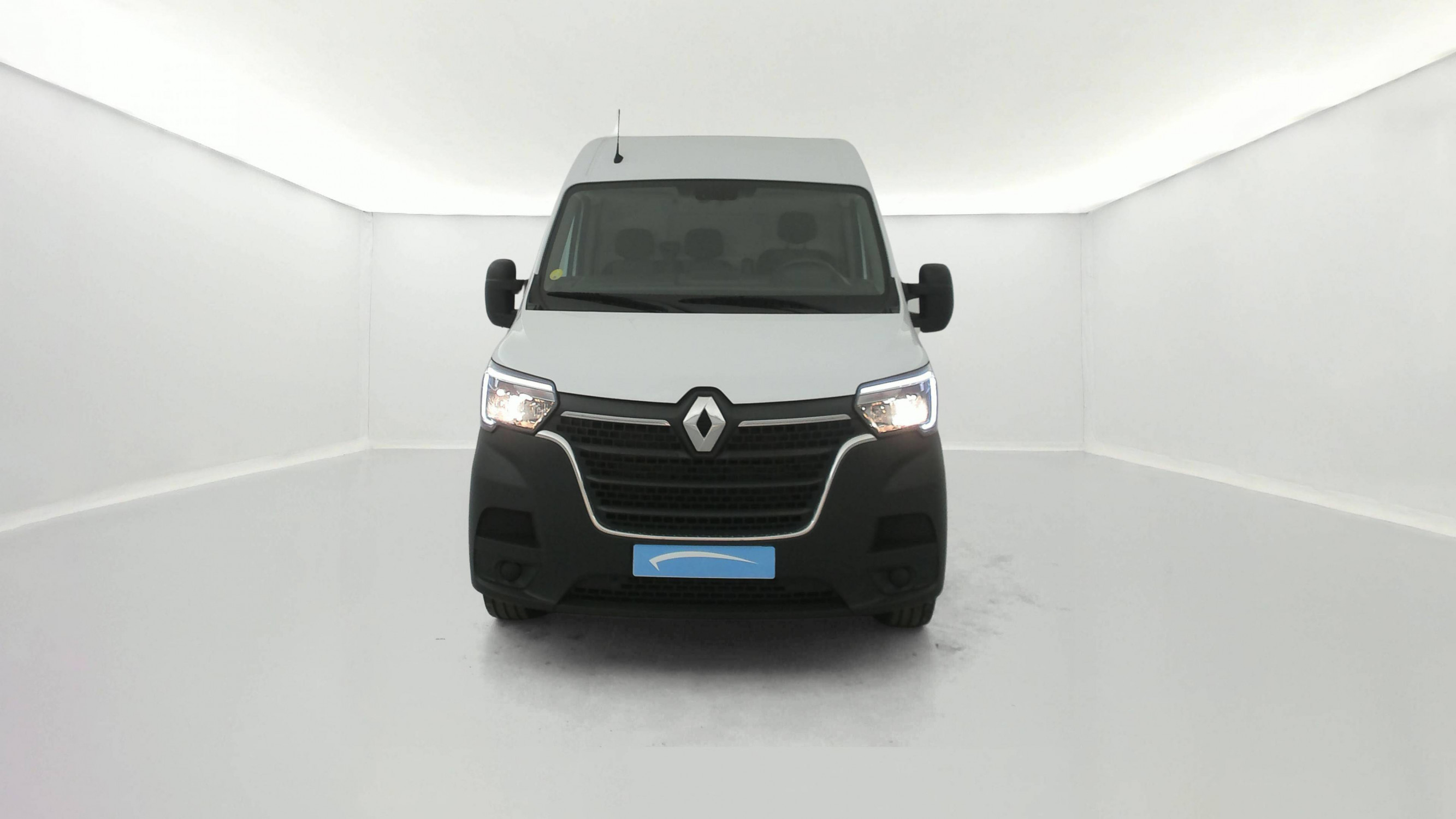 Vente en ligne Renault Master Fourgon MASTER FGN TRAC F3500 L2H2 BLUE DCI 135 au prix de 27 990 €