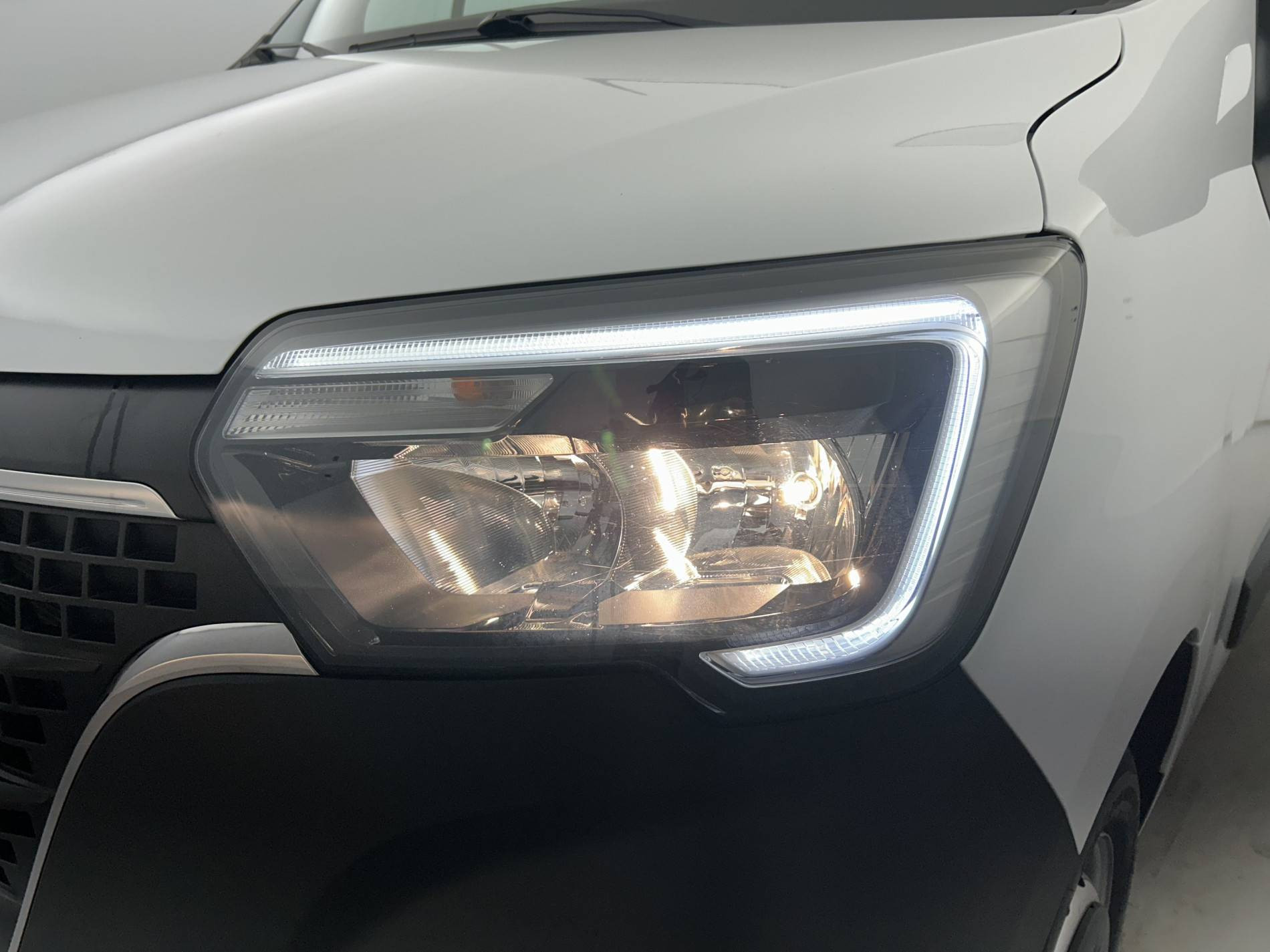 Vente en ligne Renault Master Fourgon MASTER FGN TRAC F3500 L2H2 BLUE DCI 135 au prix de 23 490 €