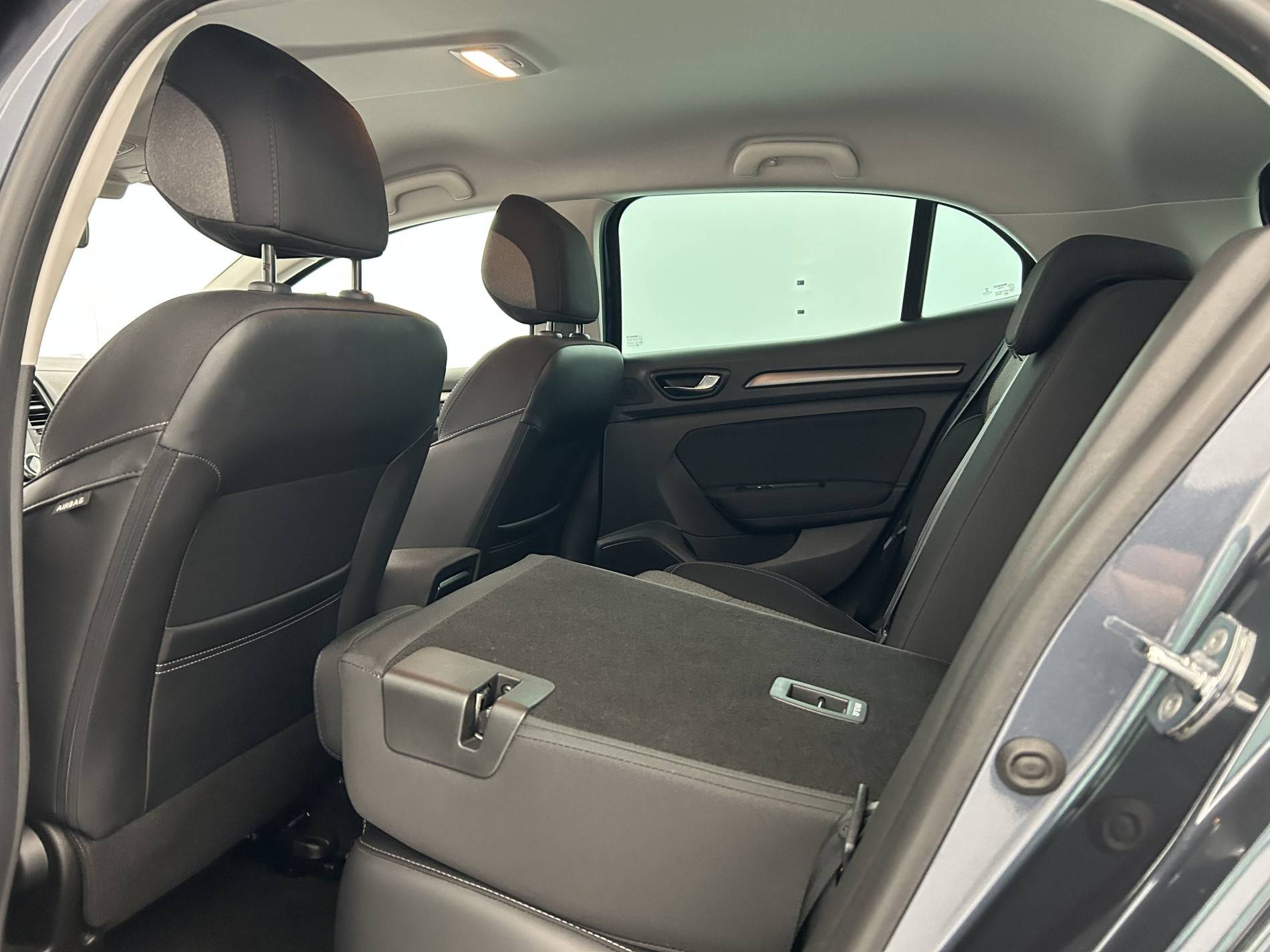 Vente en ligne Renault Megane 4 Mégane IV Berline Blue dCi 115 - 21N au prix de 16 990 €