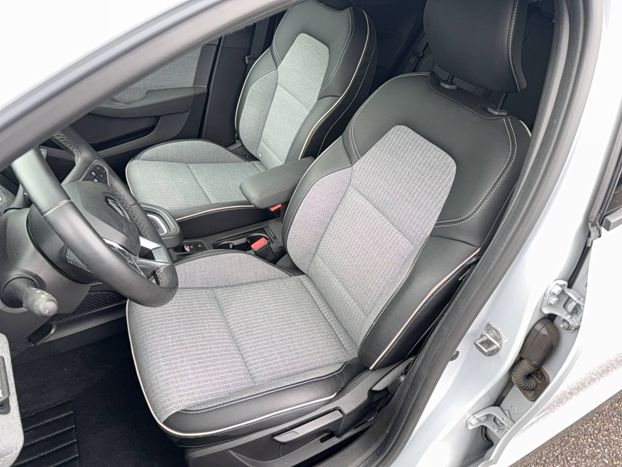 Vente en ligne Renault Clio 5 Clio E-Tech full hybrid 145 au prix de 18 490 €