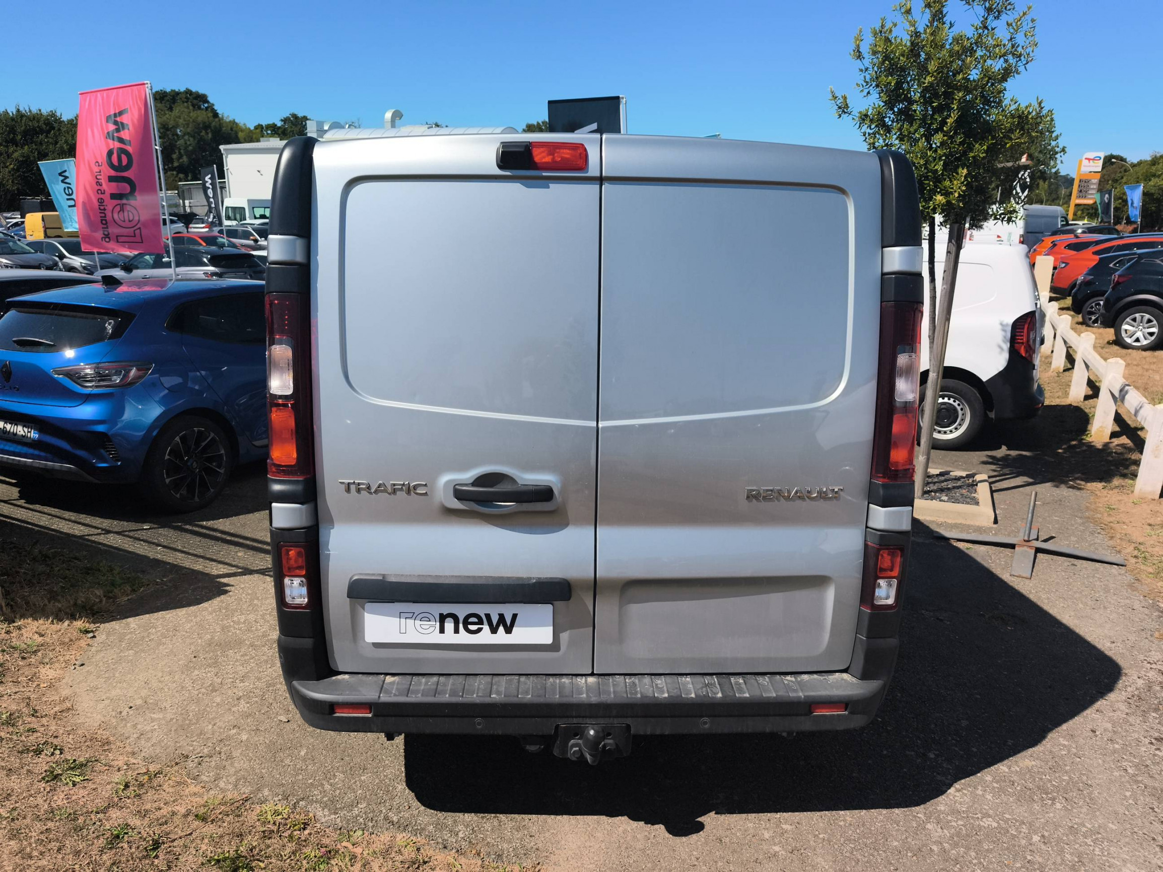 Vente en ligne Renault Trafic 3 Fourgon TRAFIC FG BLUE DCI 170 L1H1 2T8 AUTO au prix de 34 490 €