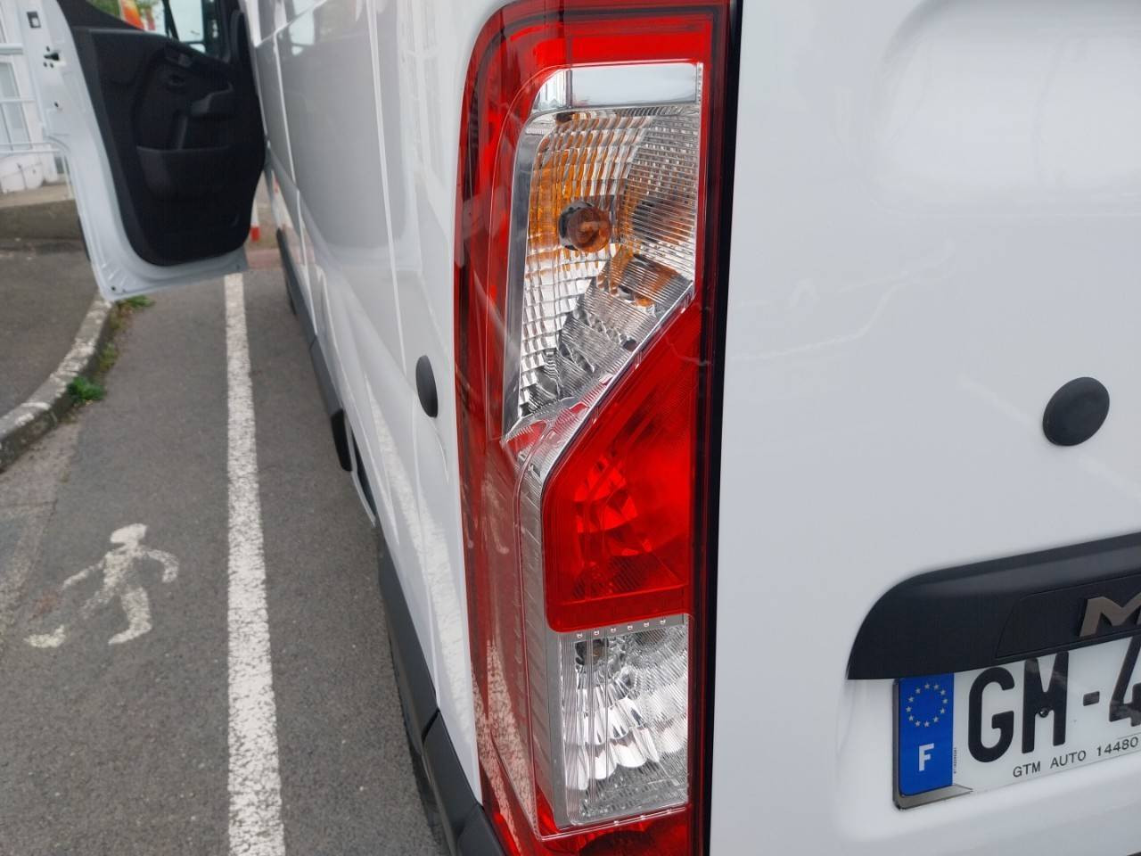 Vente en ligne Renault Master Fourgon MASTER FGN TRAC F3300 L2H2 BLUE DCI 135 au prix de 24 490 €