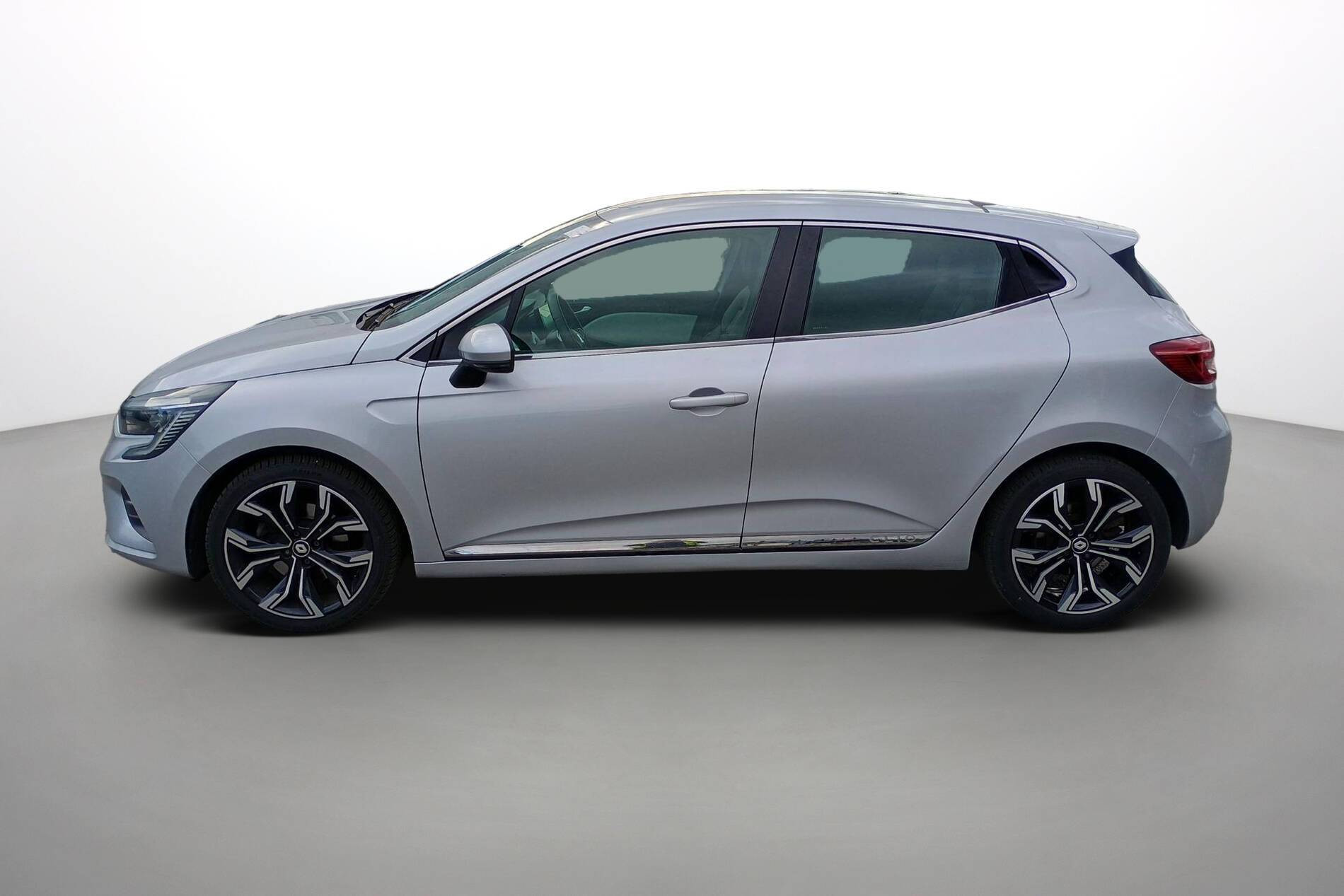 Vente en ligne Renault Clio 5 Clio TCe 140 - 21N au prix de 15 990 €
