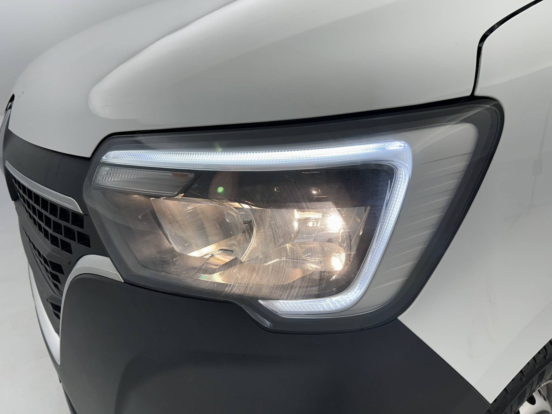 Vente en ligne Renault Master Fourgon MASTER FGN TRAC F3500 L3H3 BLUE DCI 135 au prix de 27 890 €