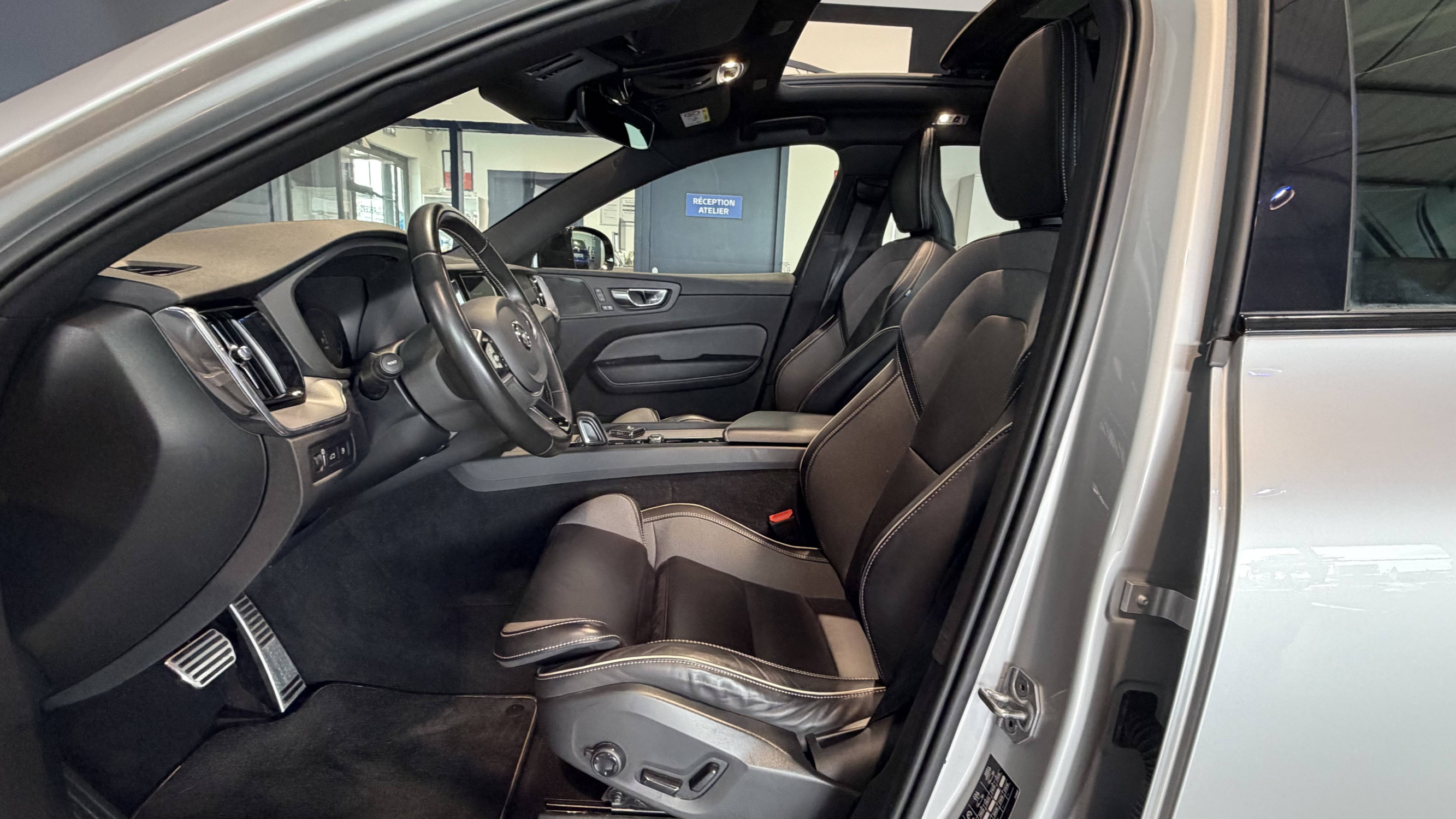 Vente en ligne Volvo XC60  T8 Recharge AWD 303 ch + 87 ch Geartronic 8 au prix de 41 990 €