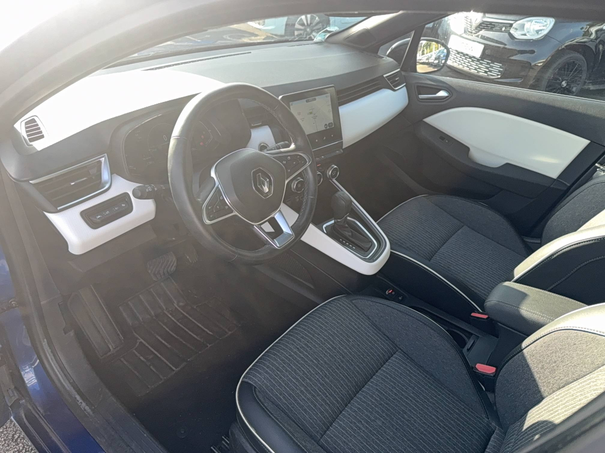 Vente en ligne Renault Clio 5 Clio E-Tech full hybrid 145 au prix de 18 490 €