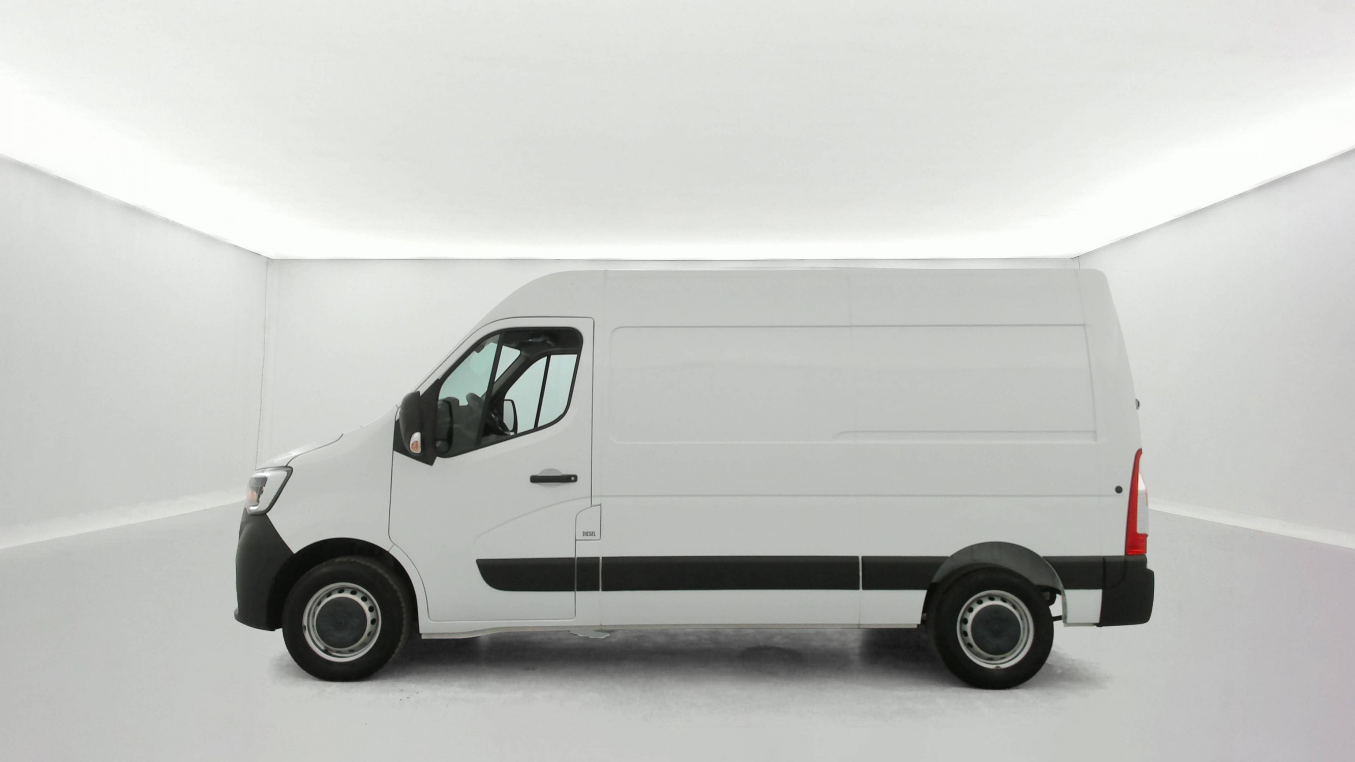 Vente en ligne Renault Master Fourgon MASTER FGN TRAC F3500 L2H2 BLUE DCI 135 au prix de 24 590 €