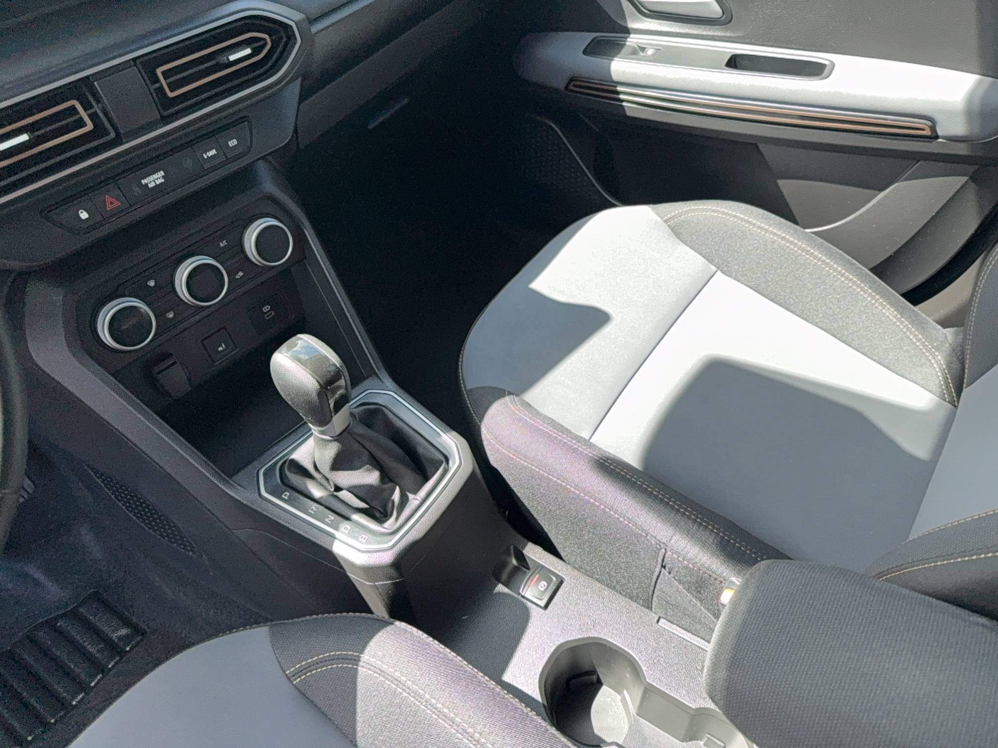 Vente en ligne Dacia Jogger  Hybrid 140 7 places GSR2 au prix de 25 790 €