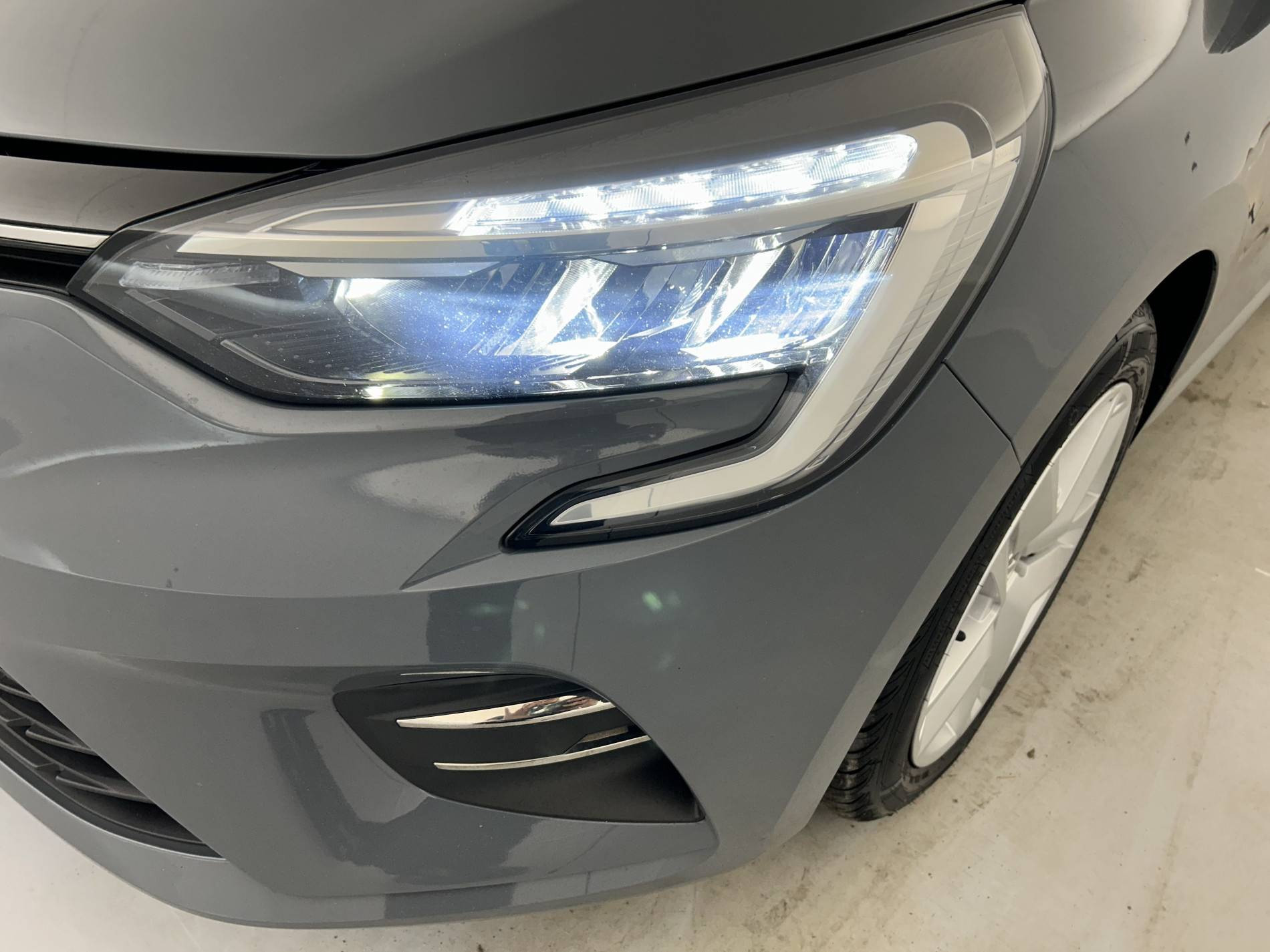 Vente en ligne Renault Clio 5 Clio E-Tech 140 - 21 au prix de 12 890 €