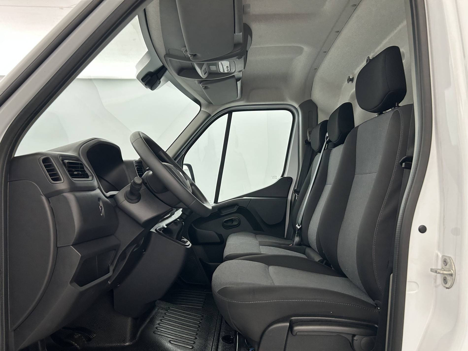 Vente en ligne Renault Master Fourgon MASTER FGN TRAC F3500 L2H2 BLUE DCI 135 au prix de 25 900 €