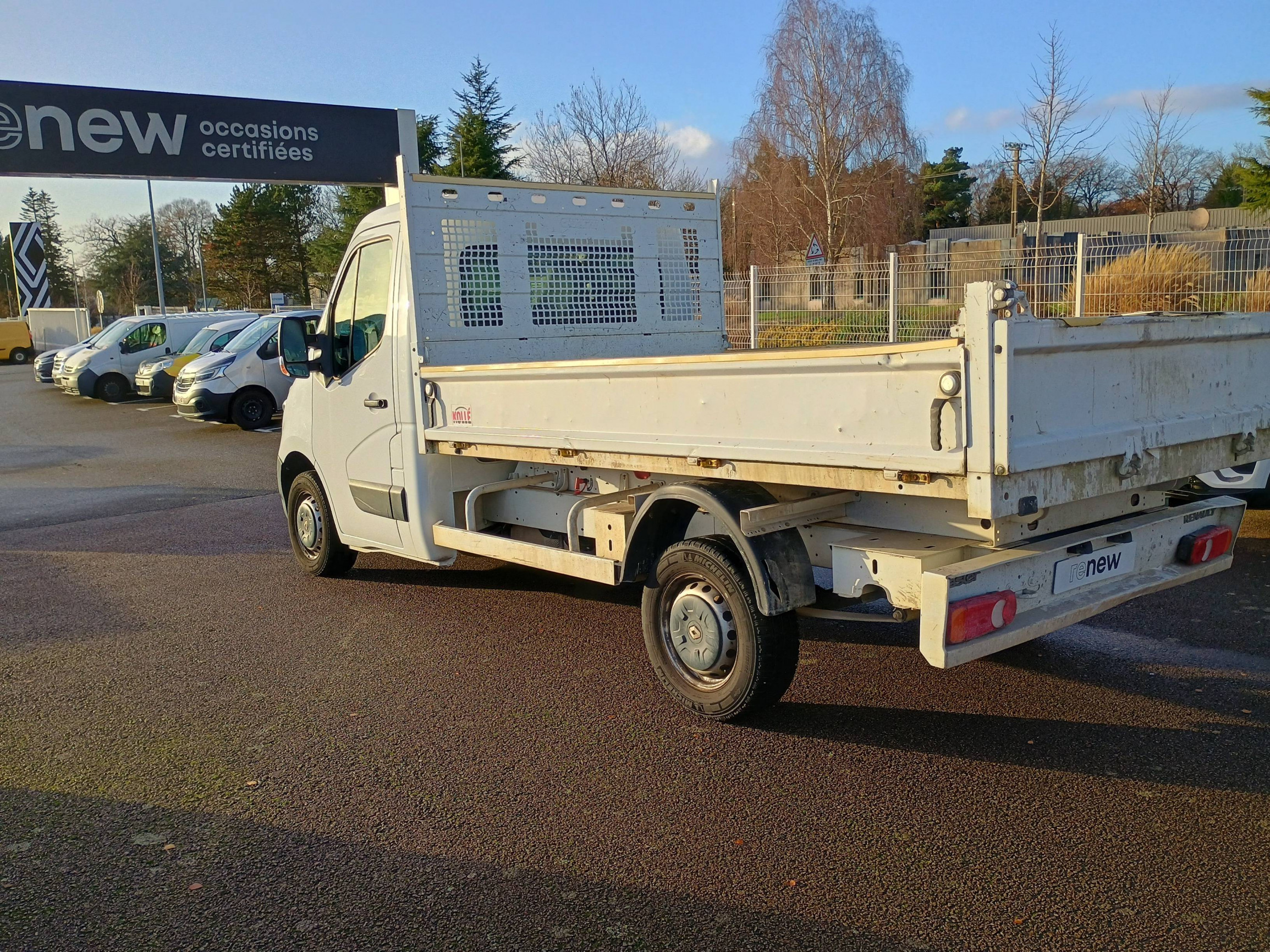 Vente en ligne Renault Master 3 Châssis Cabine MASTER CC L2 3.5t 2.3 dCi 130 E6 BENNE au prix de 22 990 €