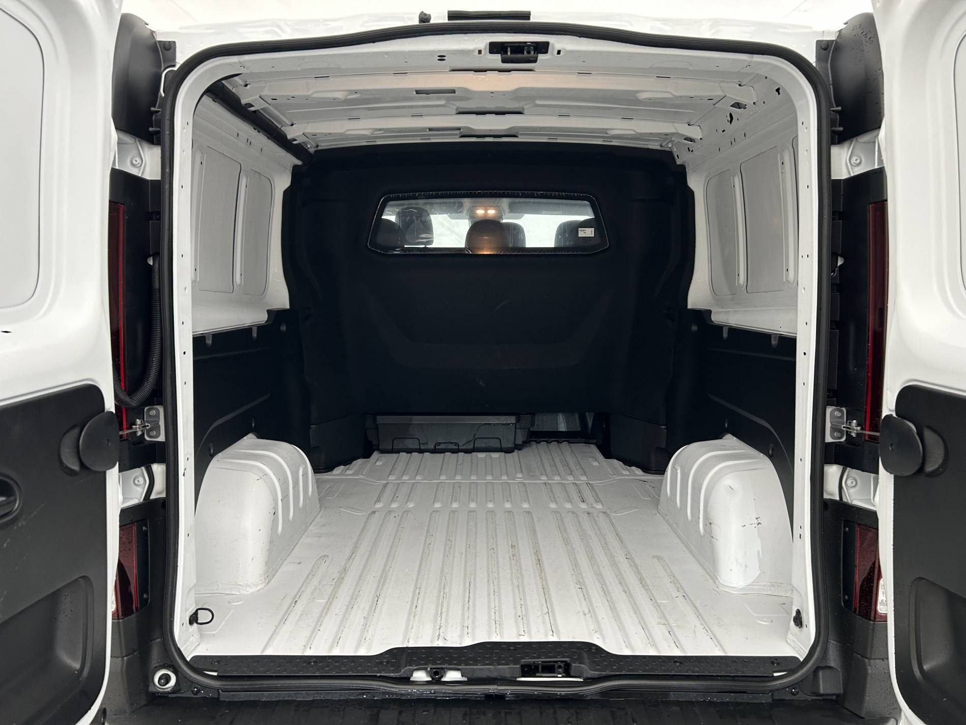 Vente en ligne Renault Trafic Cabine Approfondie  Boite Automatique BLUE DCI 150 L2H1 3T AUTO au prix de 36 490 €