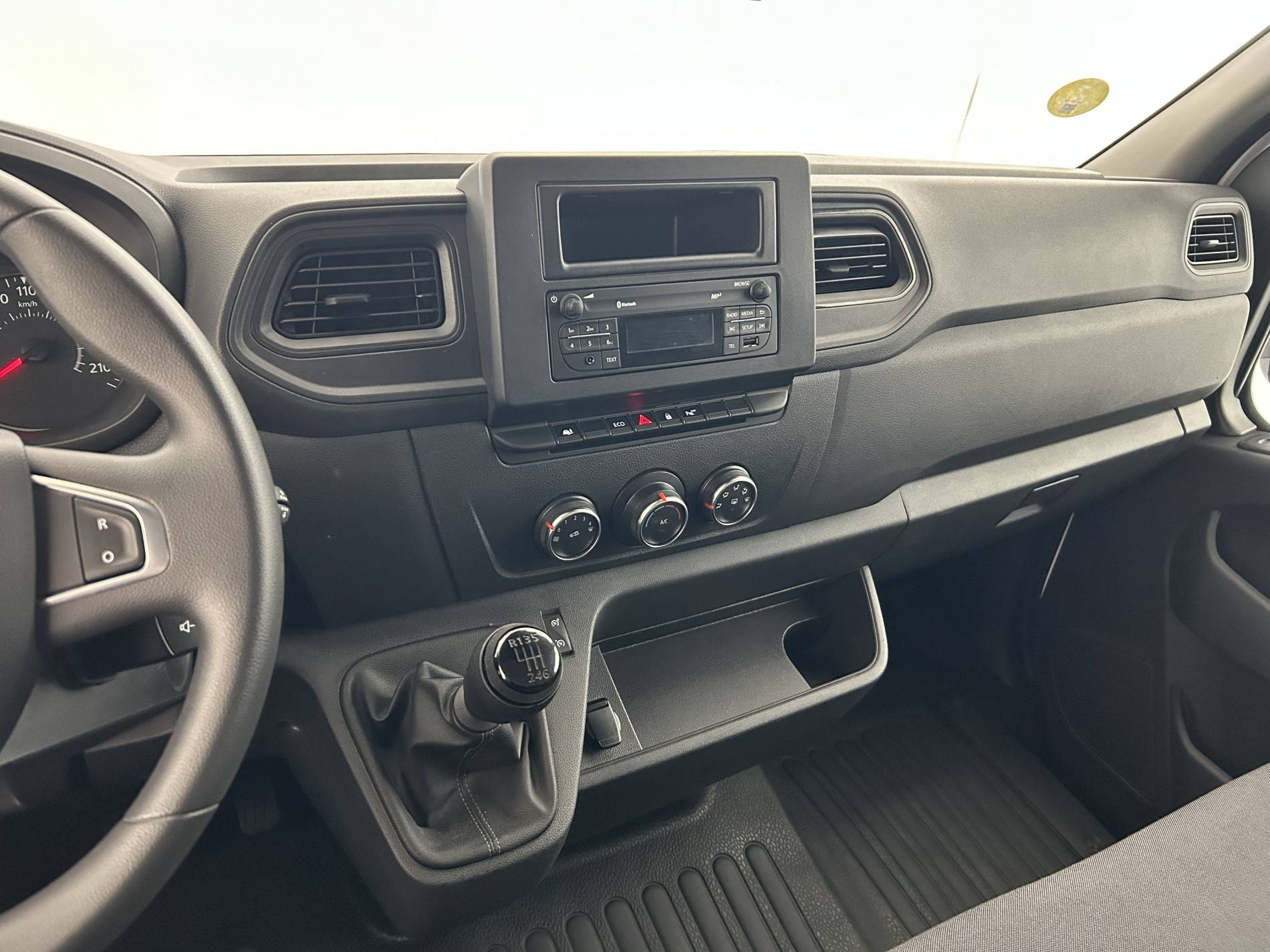 Vente en ligne Renault Master Fourgon MASTER FGN TRAC F3500 L2H2 BLUE DCI 135 au prix de 23 990 €