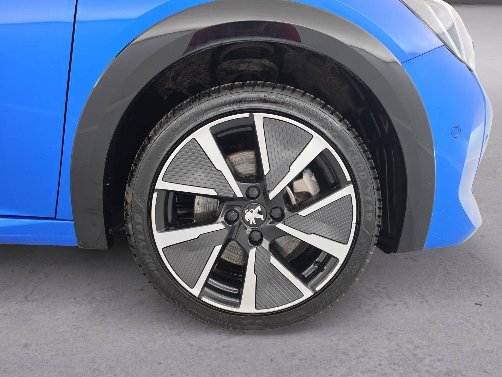 Vente en ligne Peugeot E-208  50 kWh 136ch au prix de 16 490 €