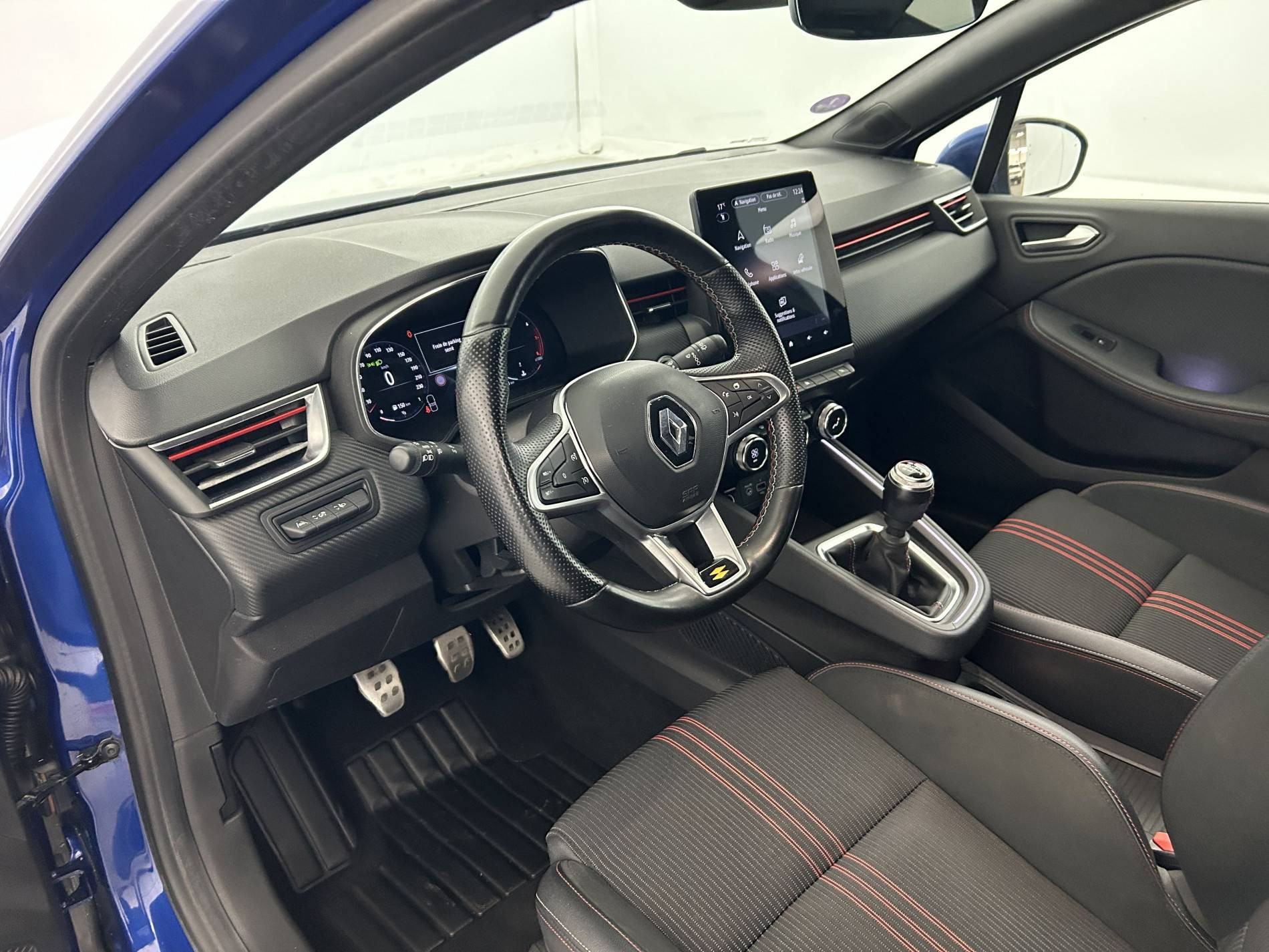 Vente en ligne Renault Clio 5 Clio TCe 140 - 21N au prix de 14 990 €