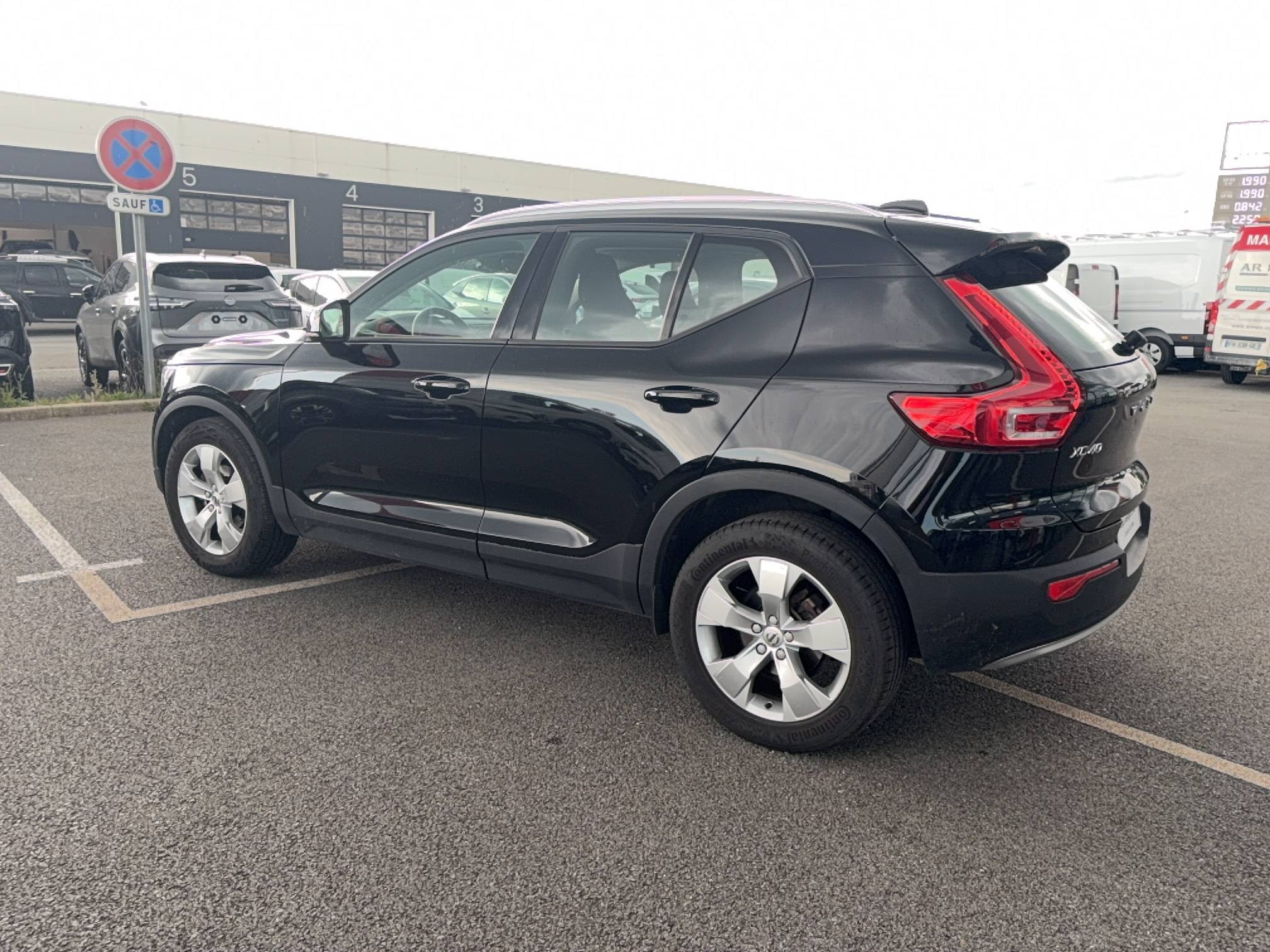 Vente en ligne Volvo XC40 XC40 T2 129 ch au prix de 21 490 €