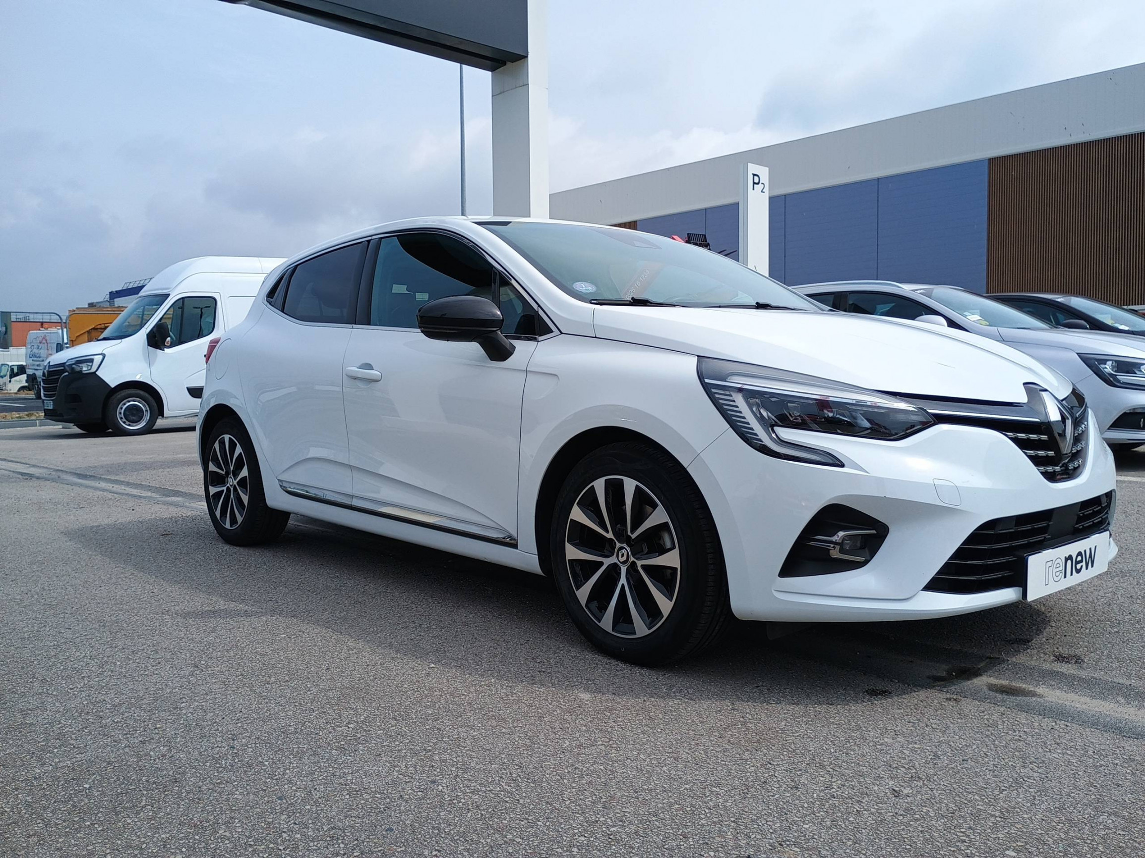 Vente en ligne Renault Clio 5 Clio E-Tech full hybrid 145 au prix de 16 990 €