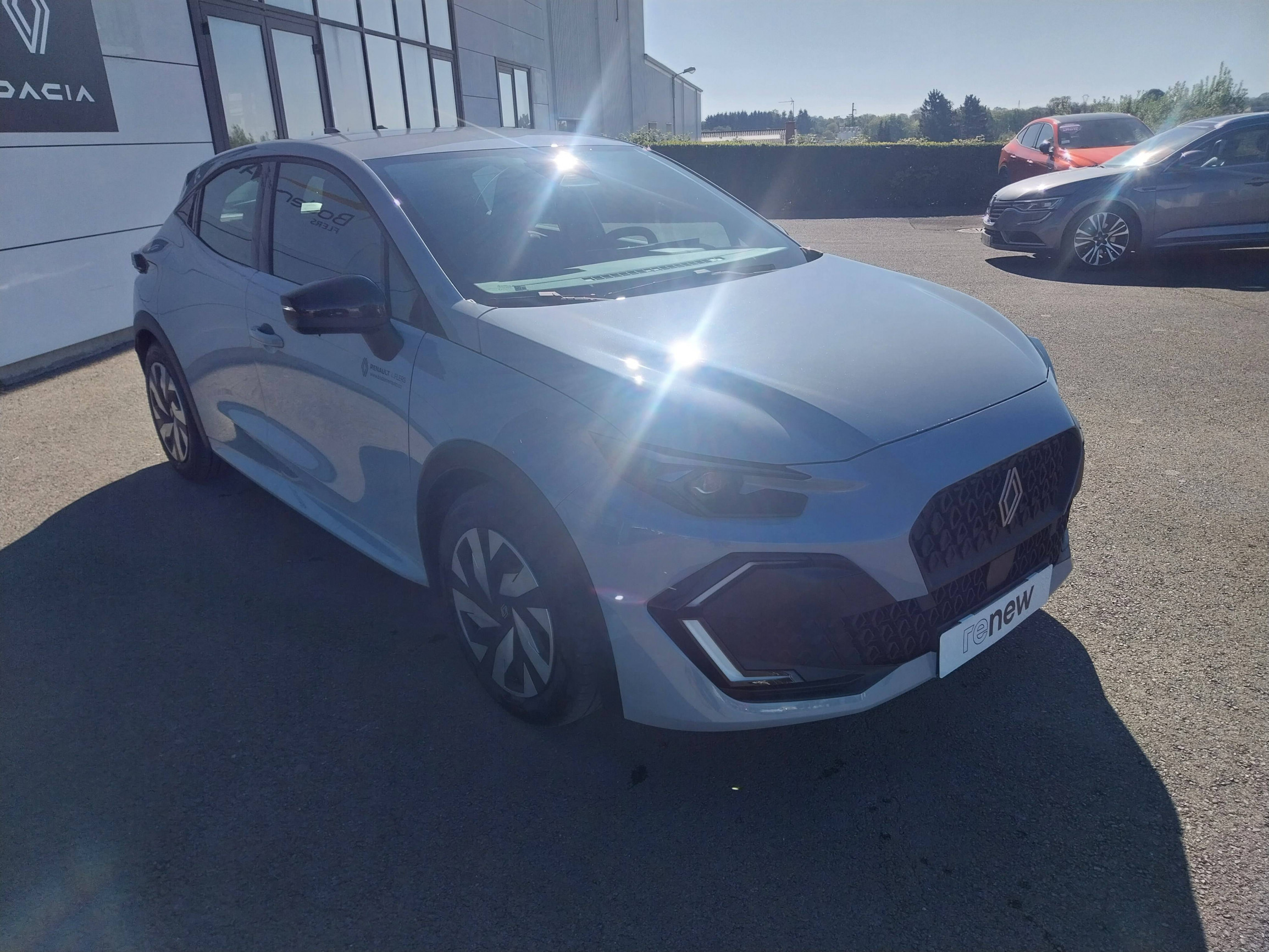 Vente en ligne Renault Clio 6 Clio E-Tech full hybrid 160 ch au prix de 24 980 €