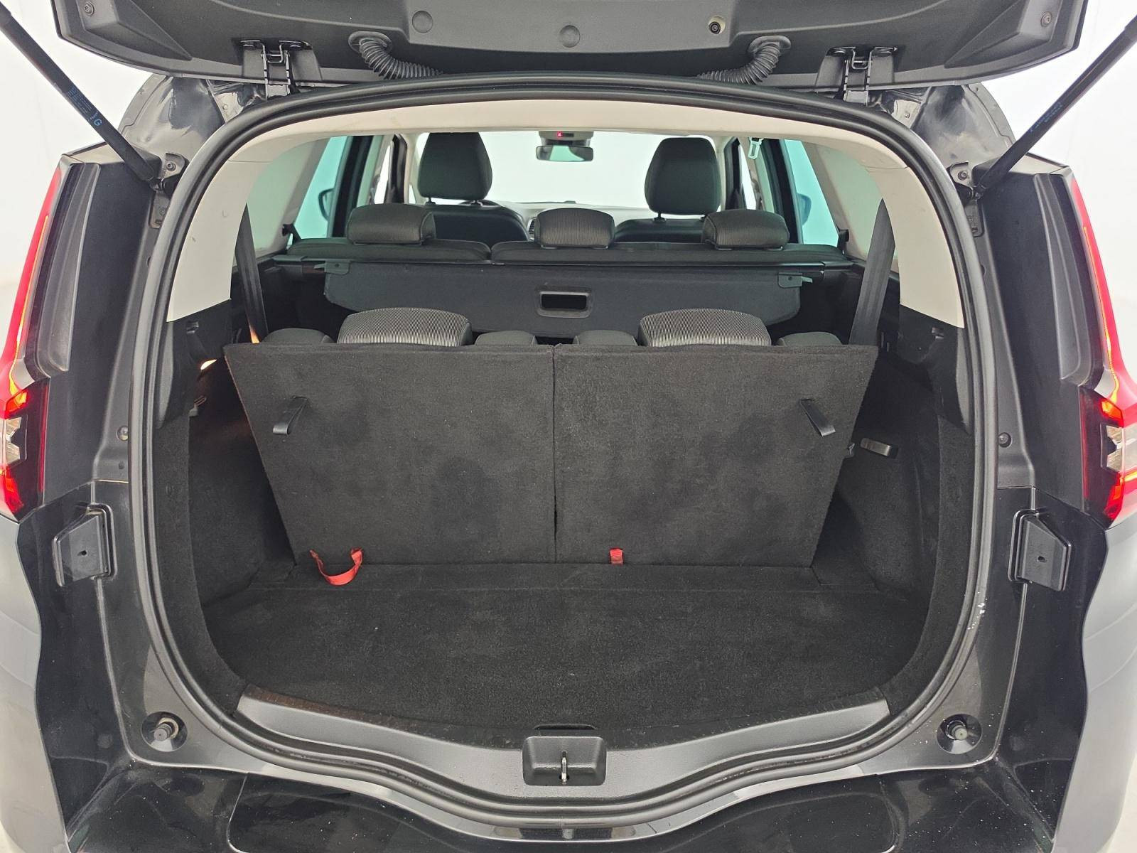 Vente en ligne Renault Grand Scenic 4 Grand Scenic Blue dCi 120 au prix de 13 999 €
