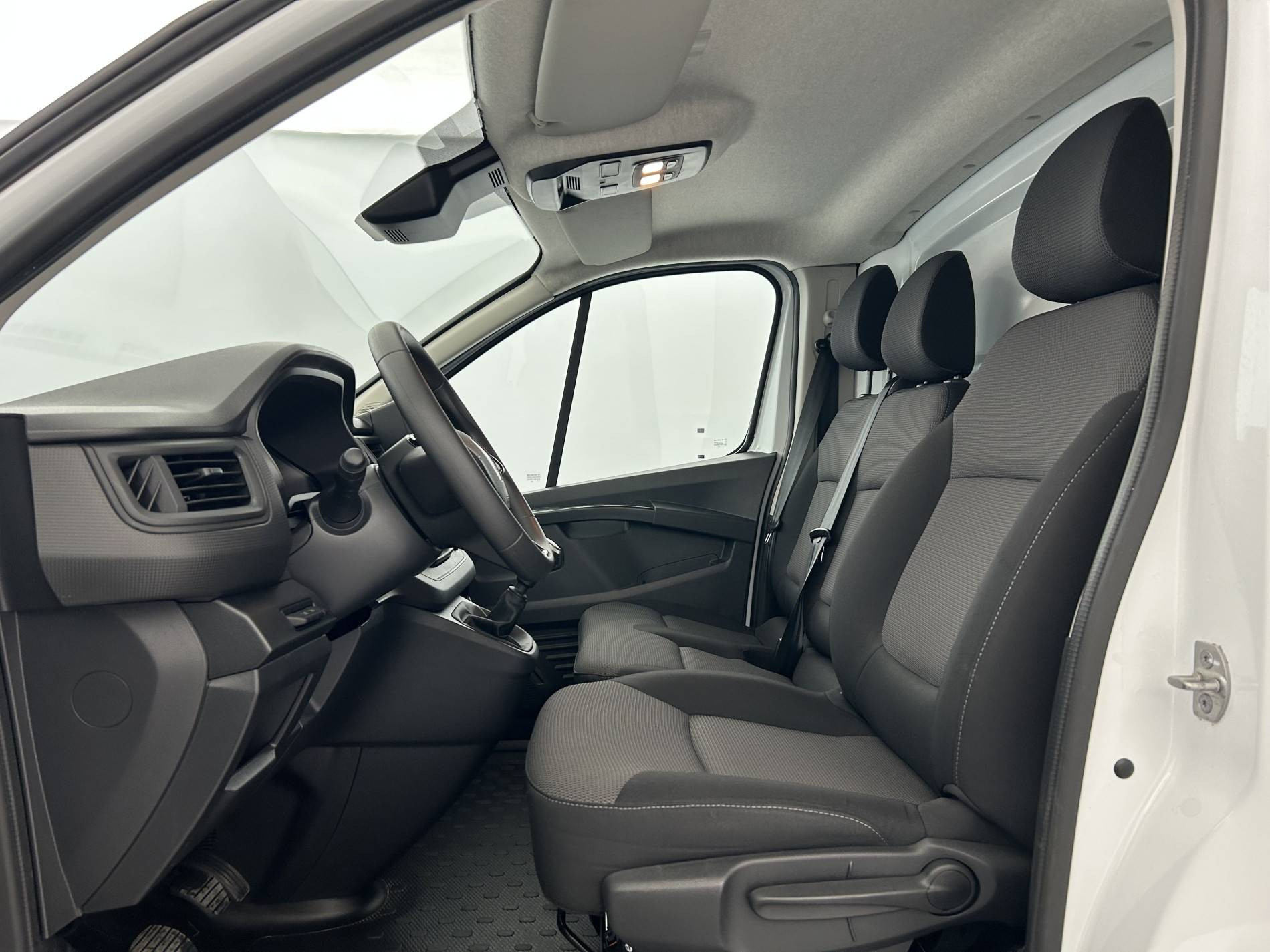 Vente en ligne Renault Trafic 3 Fourgon TRAFIC FG BLUE DCI 130 L1H1 3T GSR2 au prix de 23 999 €