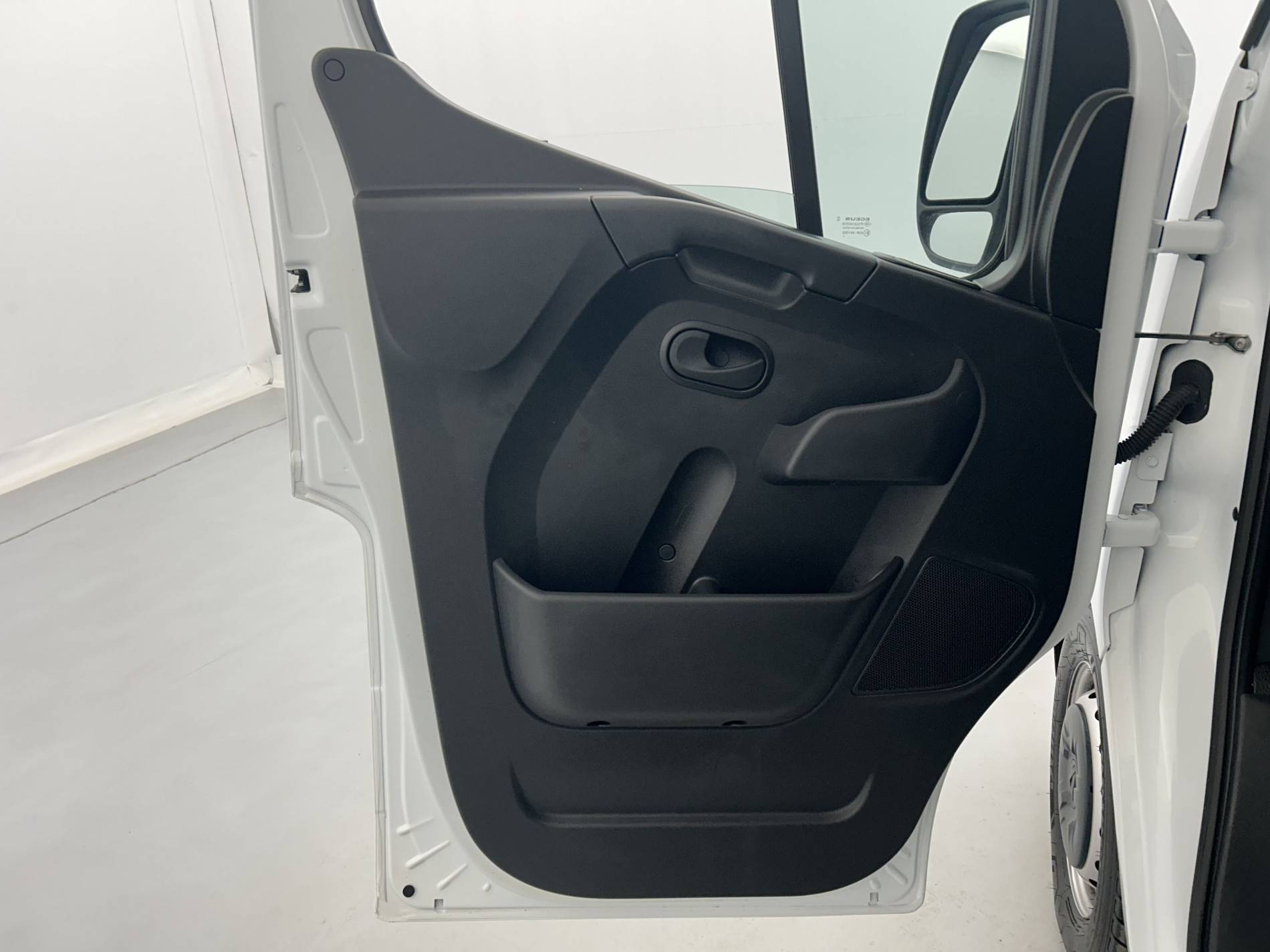 Vente en ligne Renault Master Fourgon MASTER FGN TRAC F3500 L3H3 BLUE DCI 135 au prix de 32 390 €