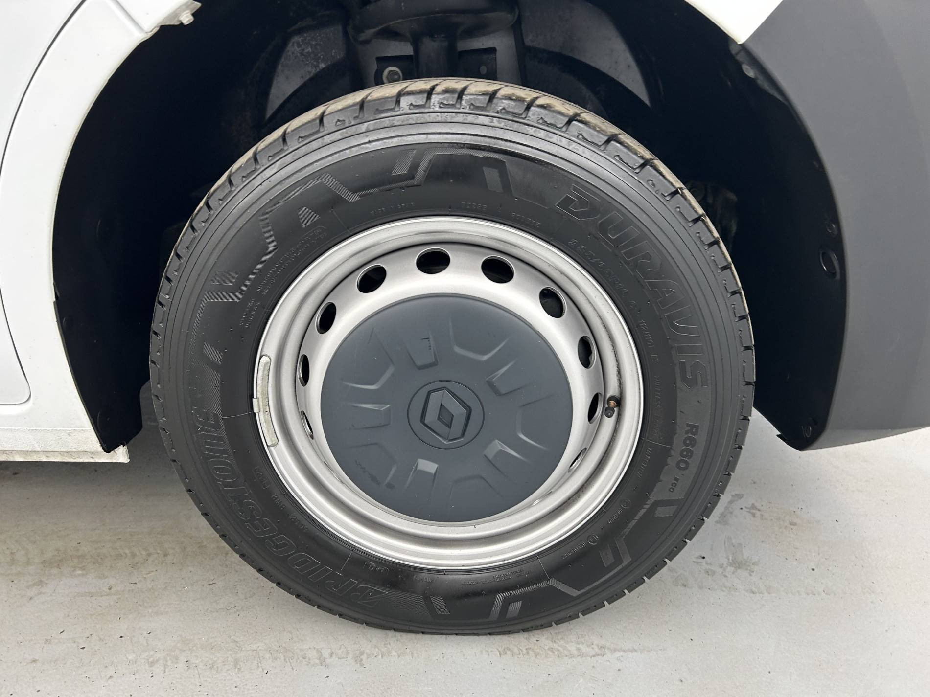 Vente en ligne Renault Master Fourgon MASTER FGN TRAC F3500 L2H2 BLUE DCI 135 au prix de 25 900 €
