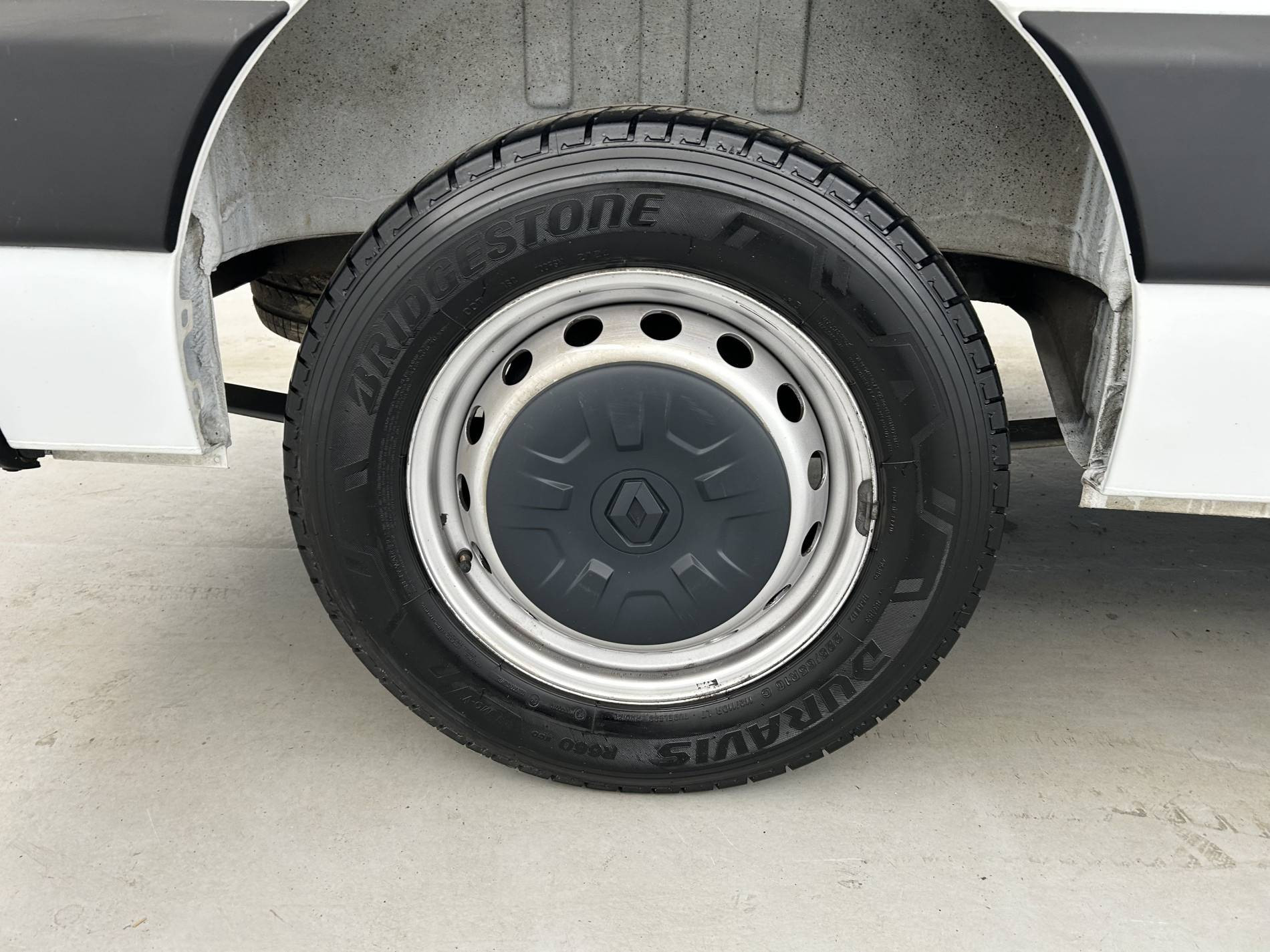 Vente en ligne Renault Master Fourgon MASTER FGN TRAC F3500 L2H2 BLUE DCI 135 au prix de 25 999 €
