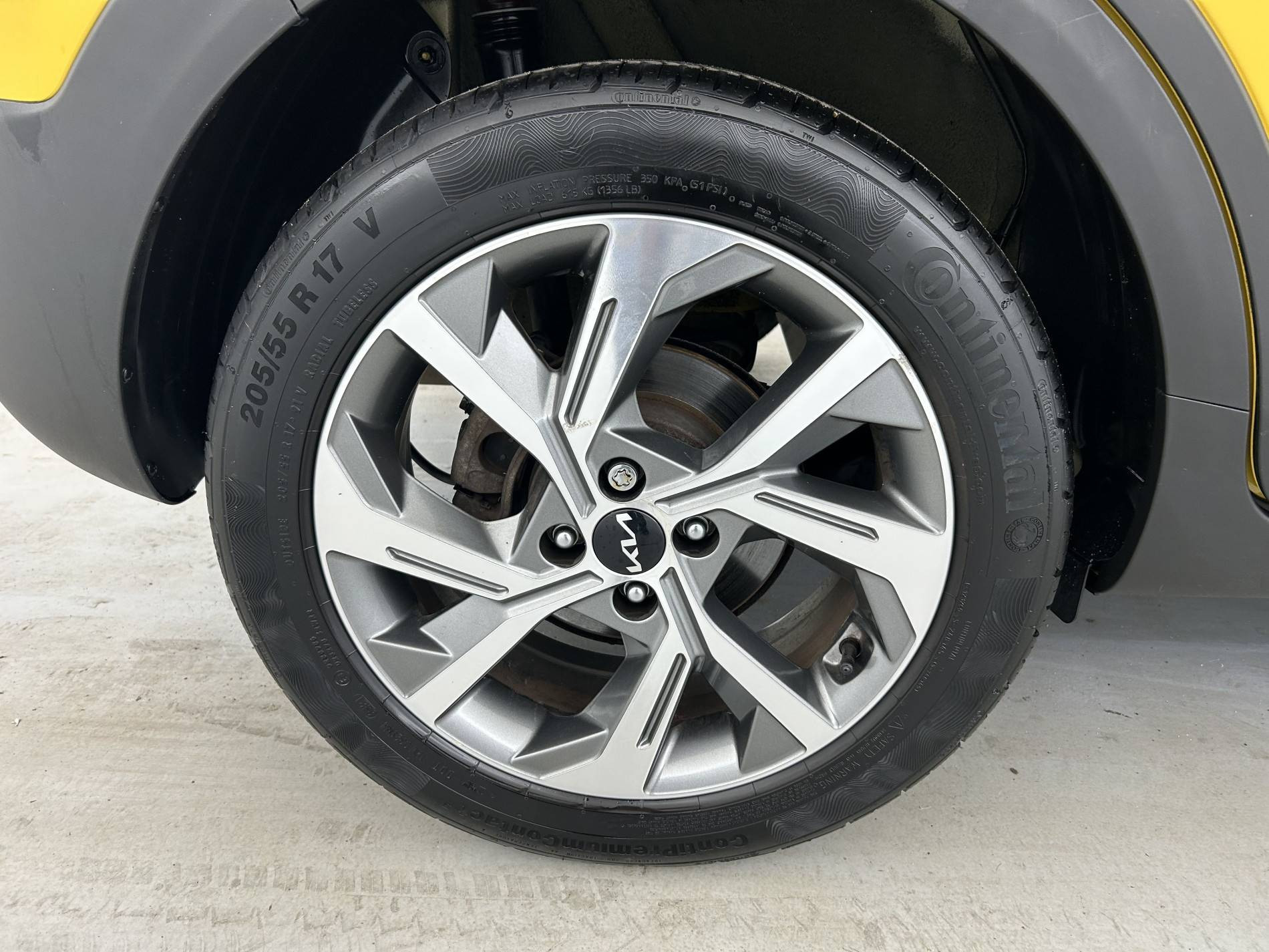 Vente en ligne Kia Stonic  1.0 T-GDi 120 ch MHEV DCT7 au prix de 17 500 €
