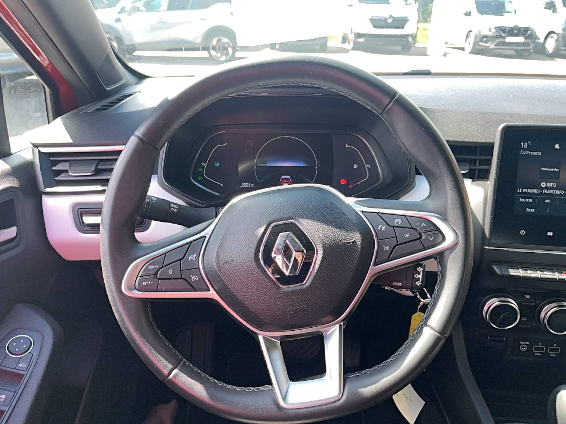 Vente en ligne Renault Clio 5 Clio E-Tech 140 - 21N au prix de 15 991 €