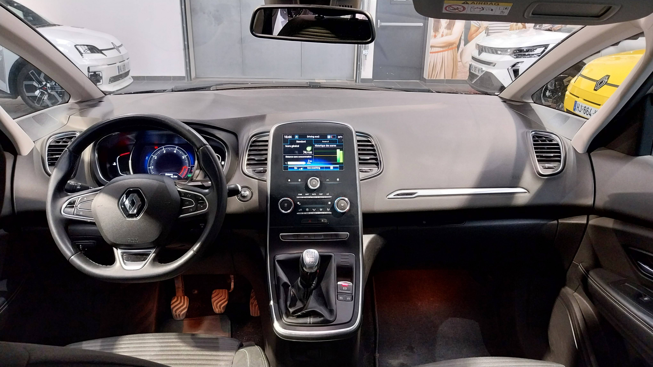 Vente en ligne Renault Scenic 4 Scenic TCe 140 au prix de 18 790 €