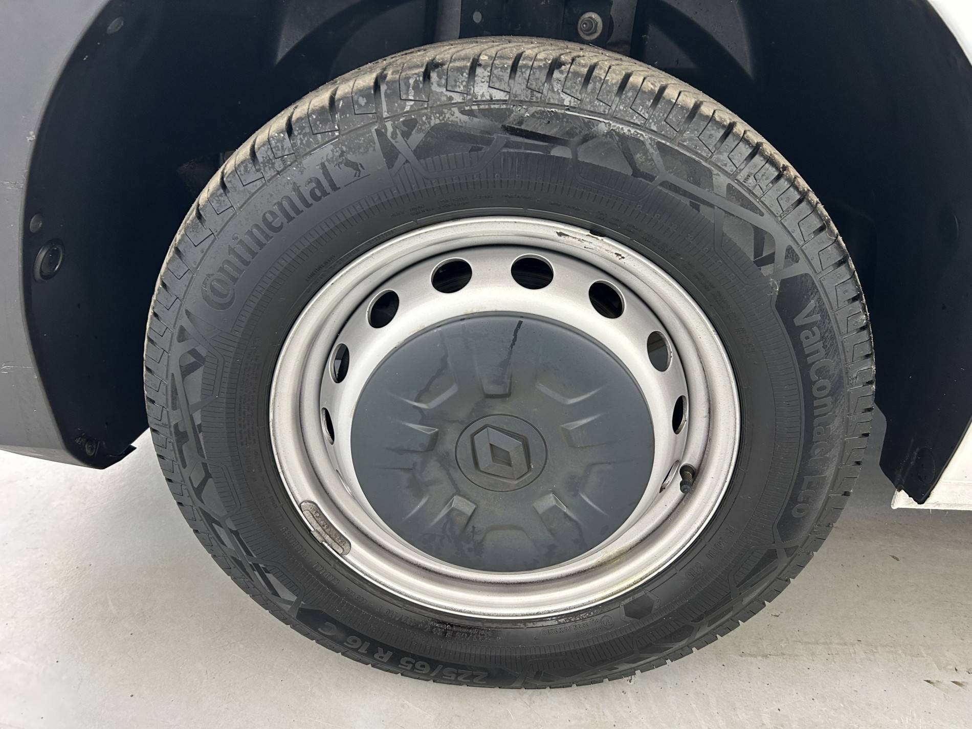 Vente en ligne Renault Master Fourgon MASTER FGN TRAC F3500 L2H2 BLUE DCI 135 au prix de 23 990 €