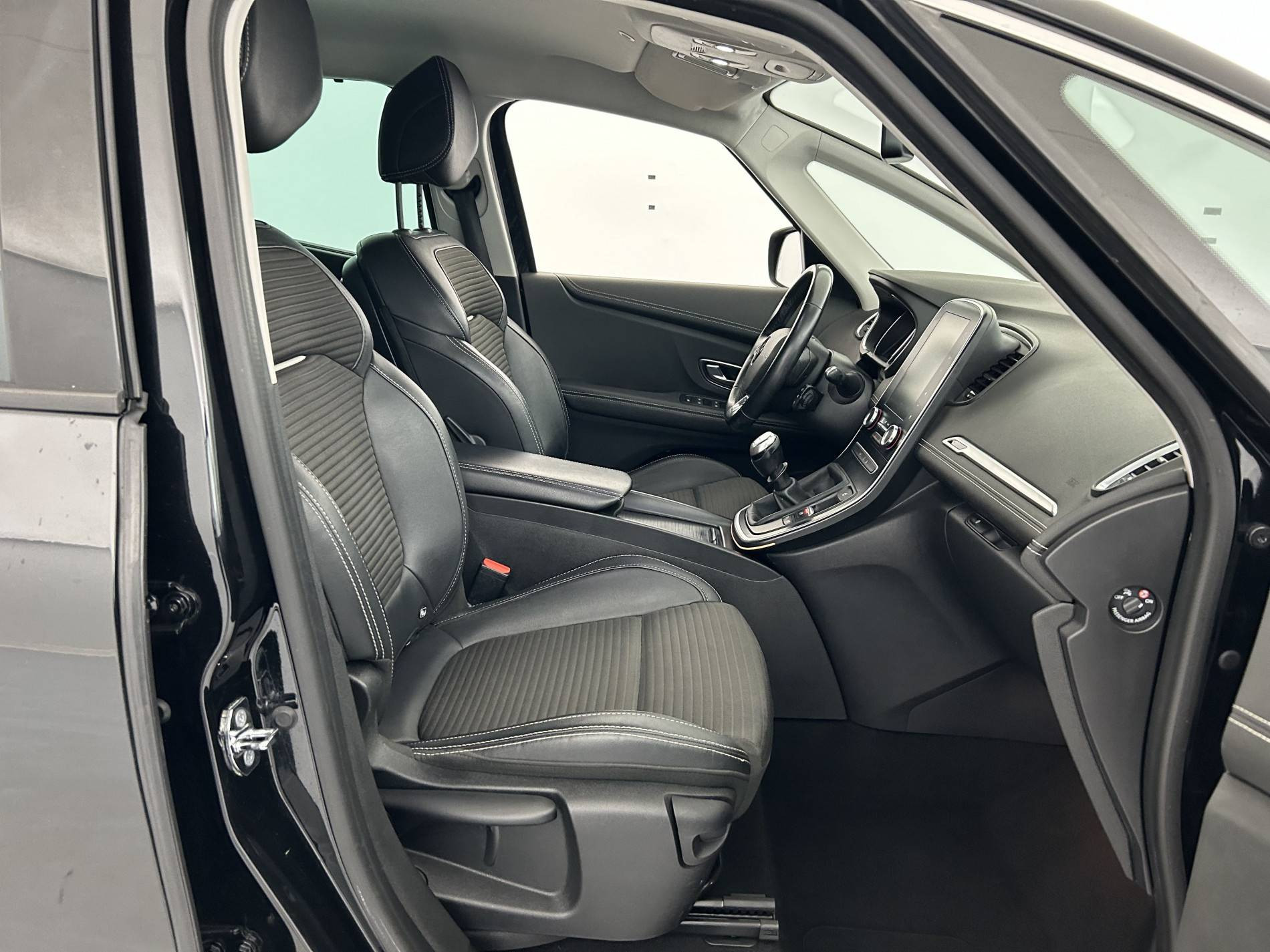 Vente en ligne Renault Grand Scenic 4 Grand Scenic dCi 130 Energy au prix de 14 370 €