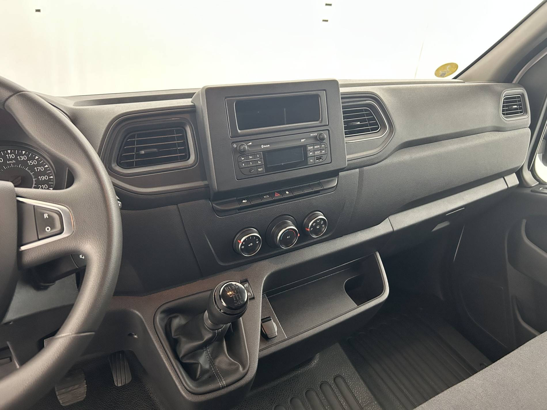 Vente en ligne Renault Master Fourgon MASTER FGN TRAC F3500 L3H3 BLUE DCI 135 au prix de 26 490 €