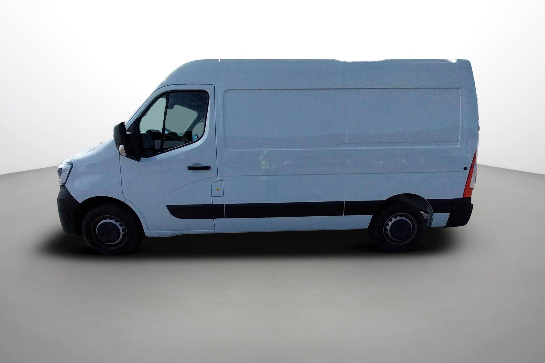 Vente en ligne Renault Master Fourgon MASTER FGN TRAC F3500 L2H2 BLUE DCI 135 au prix de 26 490 €