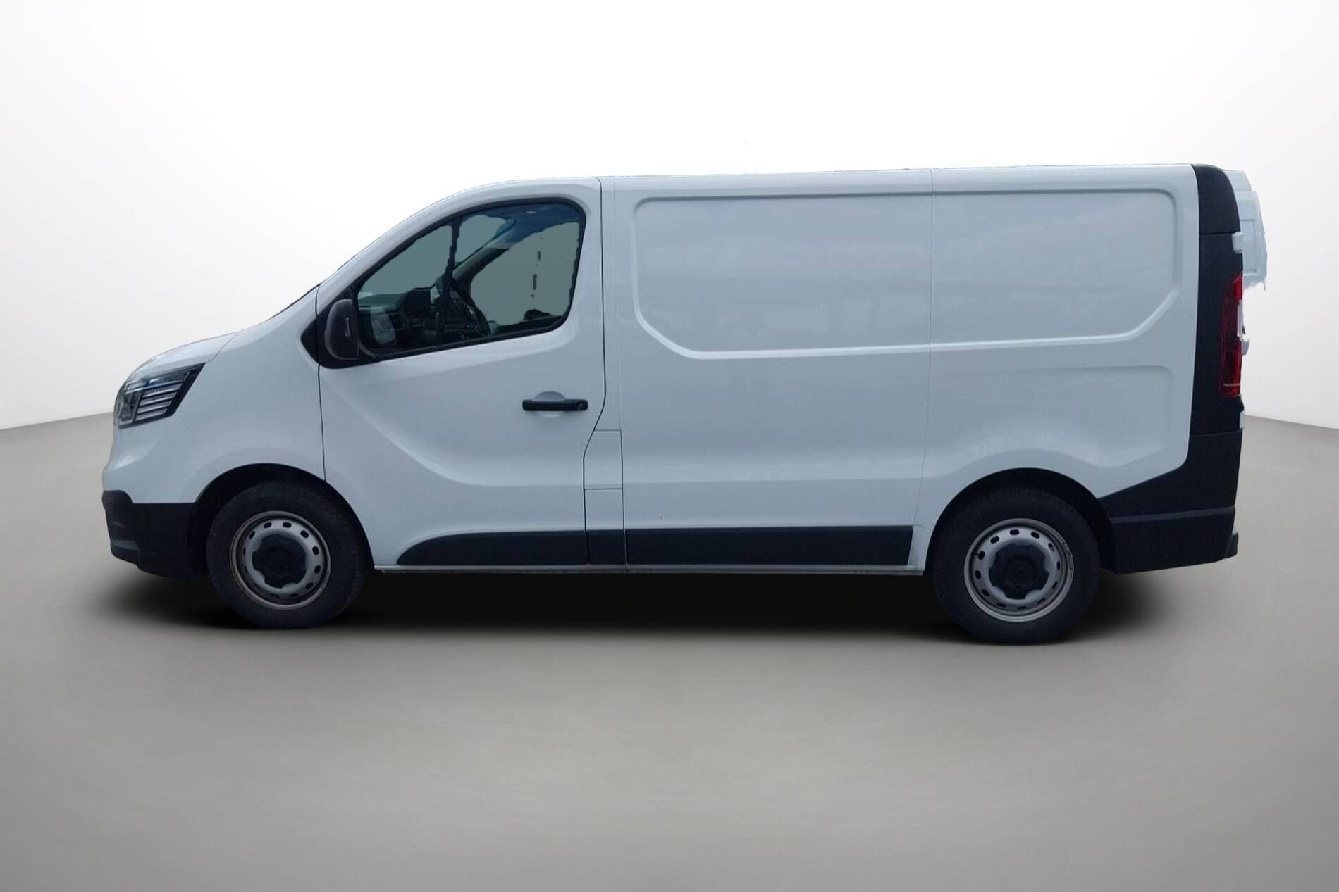Vente en ligne Renault Trafic 3 Fourgon TRAFIC FG BLUE DCI 130 L1H1 3T GSR2 au prix de 23 990 €