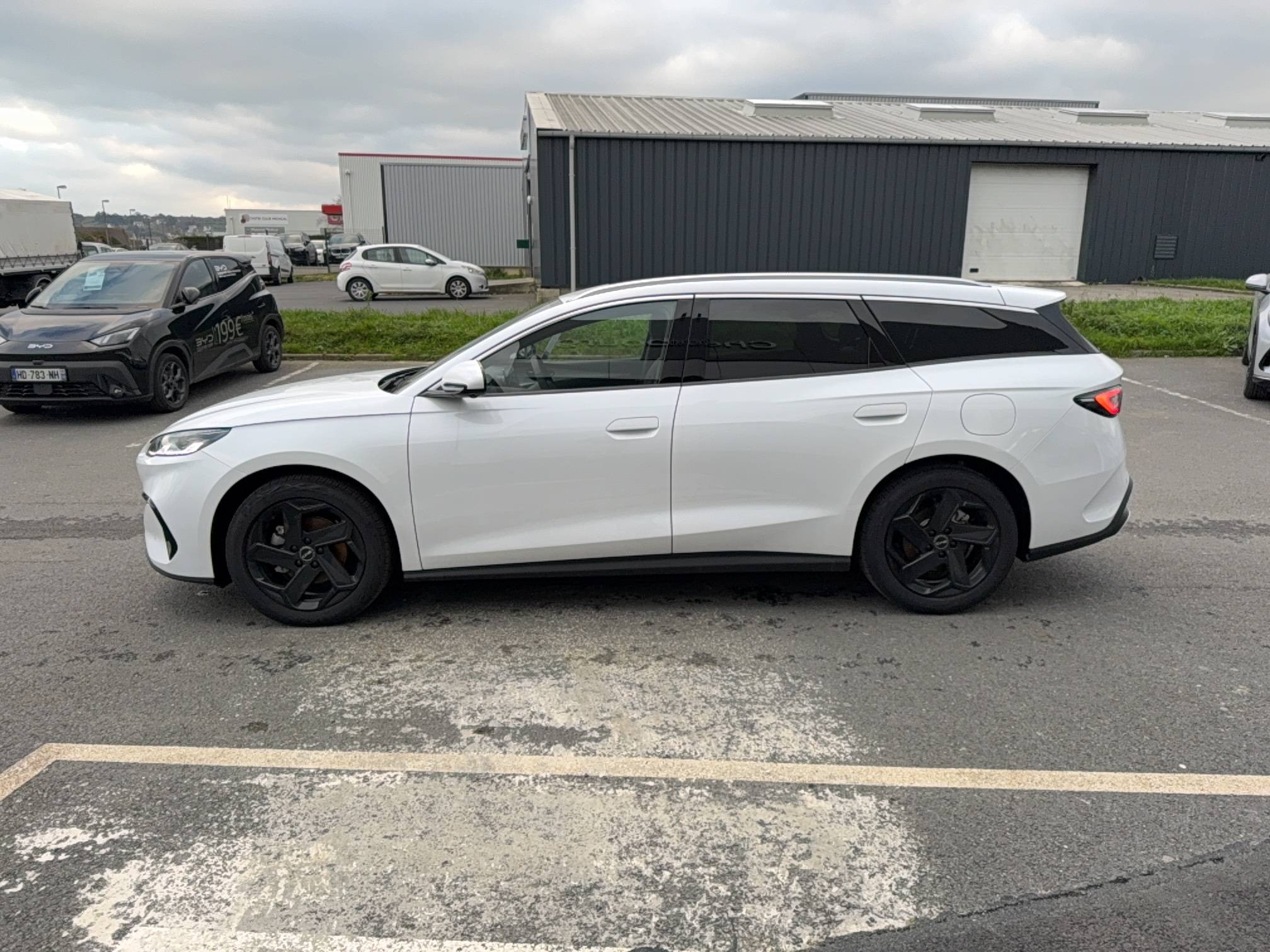 Vente en ligne Byd Seal 6 DM-i Touring  1.5l DM-i 156 kW PHEV au prix de 36 390 €