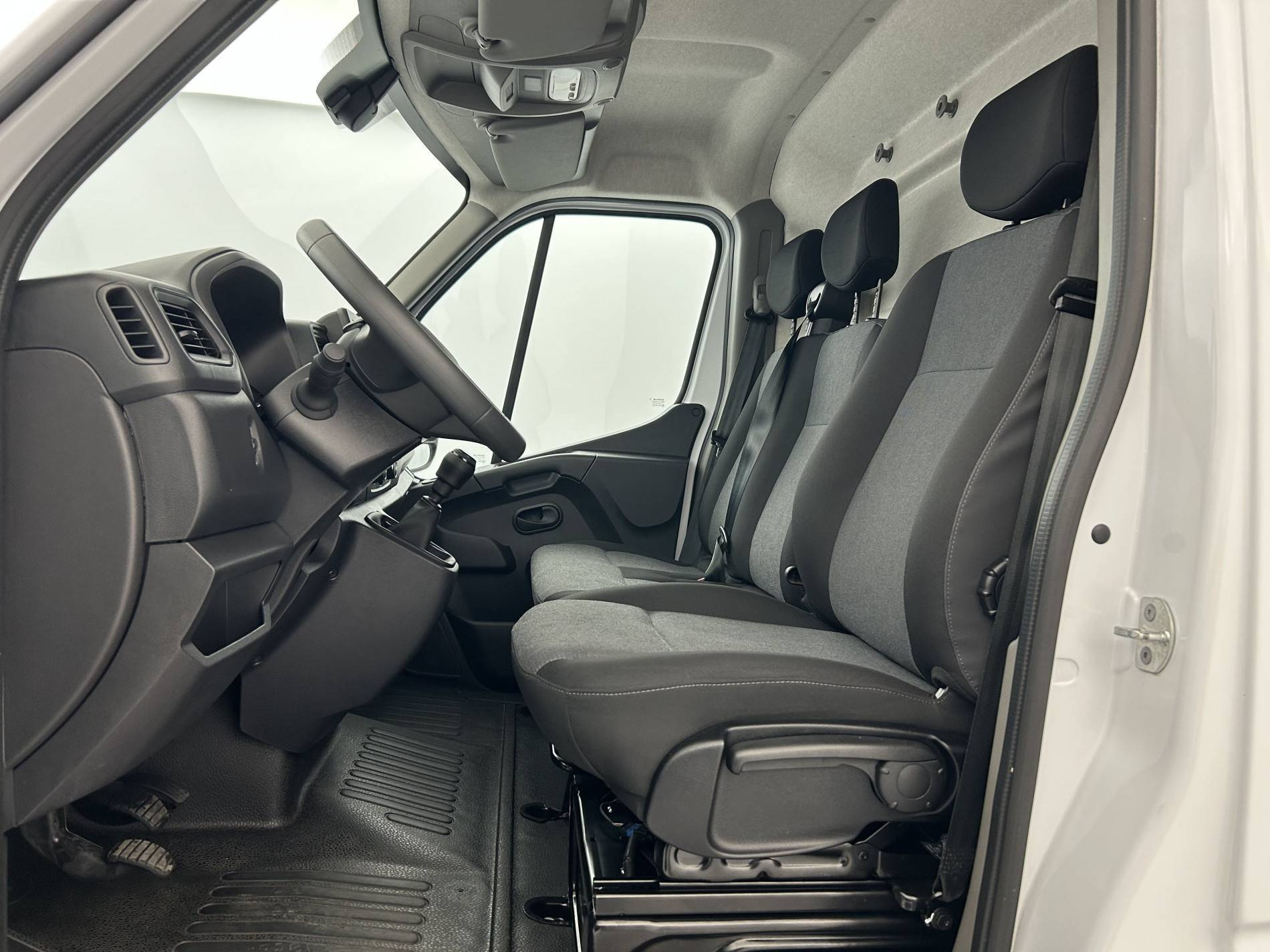 Vente en ligne Renault Master Fourgon MASTER FGN TRAC F3500 L3H3 BLUE DCI 135 au prix de 29 999 €