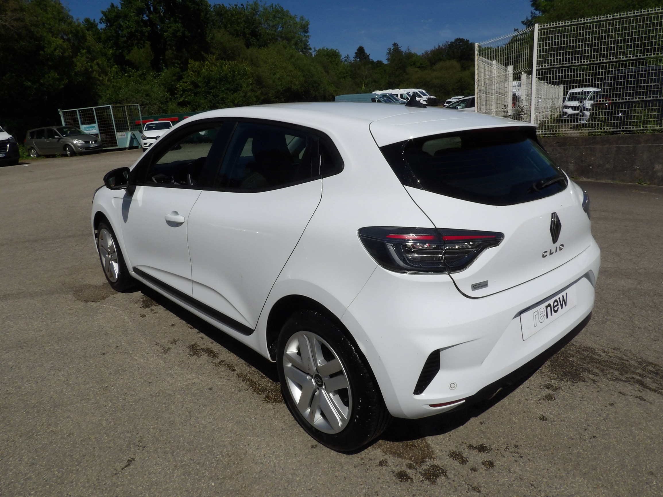 Vente en ligne Renault Clio 5 Clio TCe 90 au prix de 15 599 €