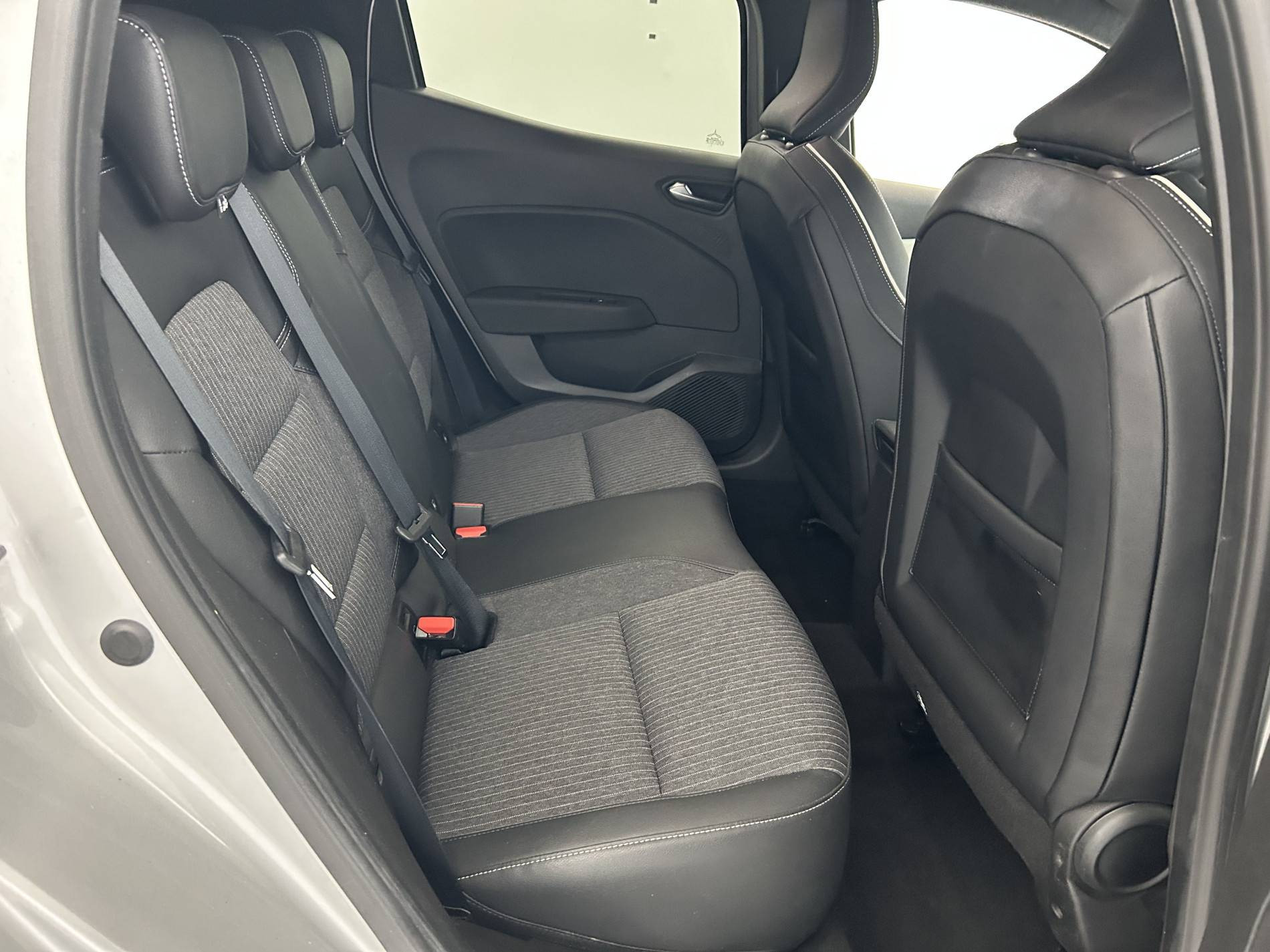 Vente en ligne Renault Clio 5 Clio TCe 90 au prix de 15 690 €