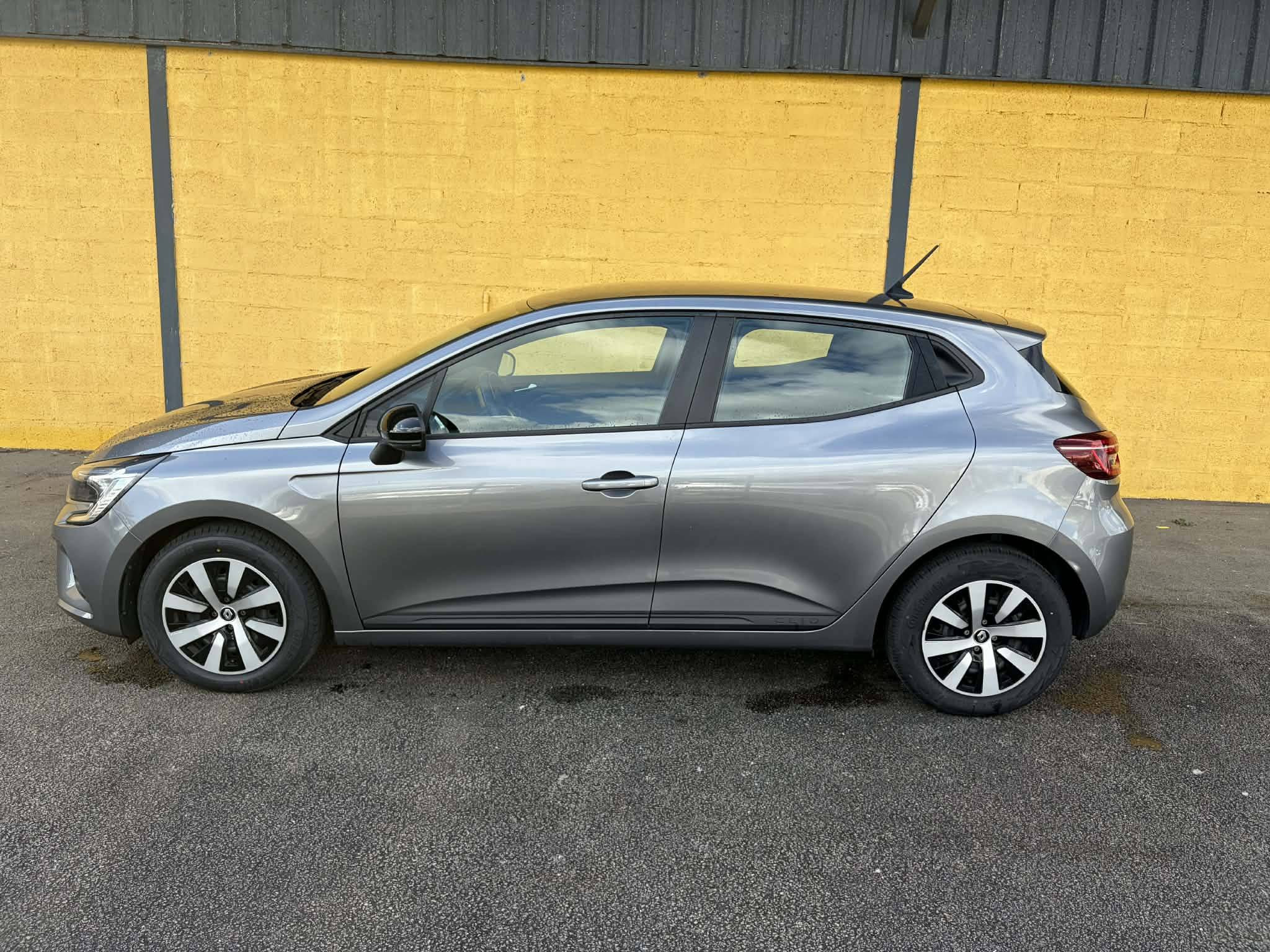 Vente en ligne Renault Clio 5 Clio TCe 90 au prix de 15 790 €