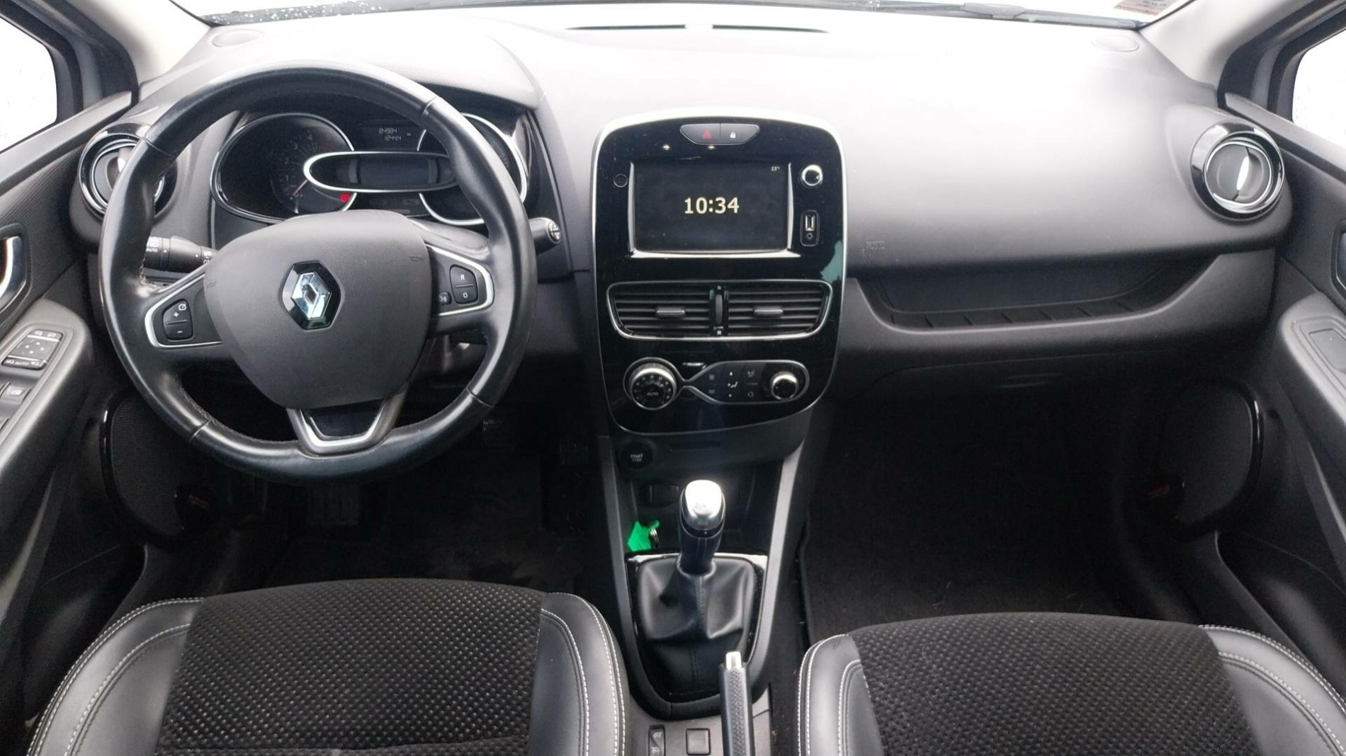Vente en ligne Renault Clio 4 Clio dCi 90 E6C au prix de 12 990 €