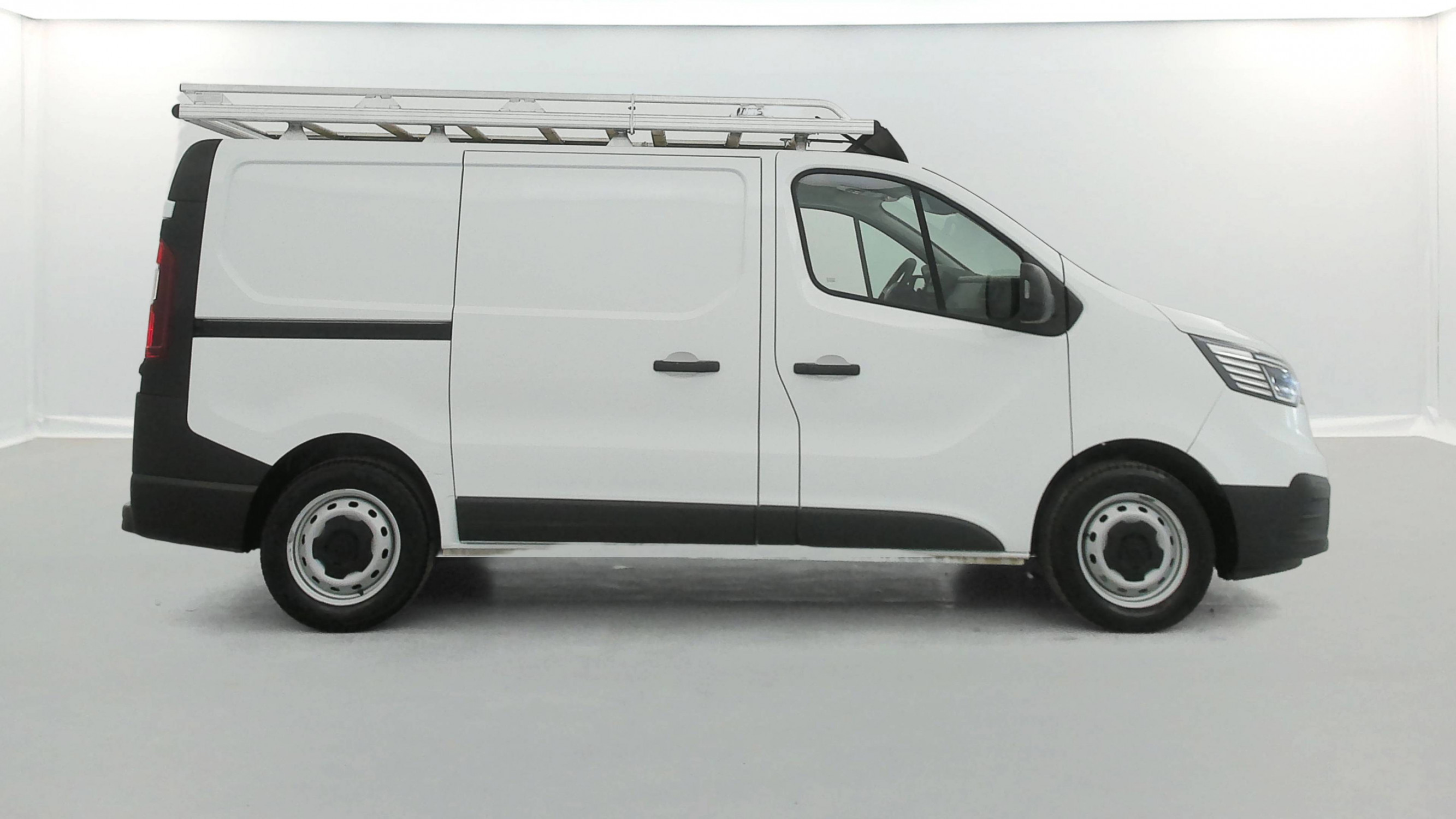 Vente en ligne Renault Trafic 3 Fourgon TRAFIC FGN L1H1 2800 KG BLUE DCI 110 au prix de 21 590 €