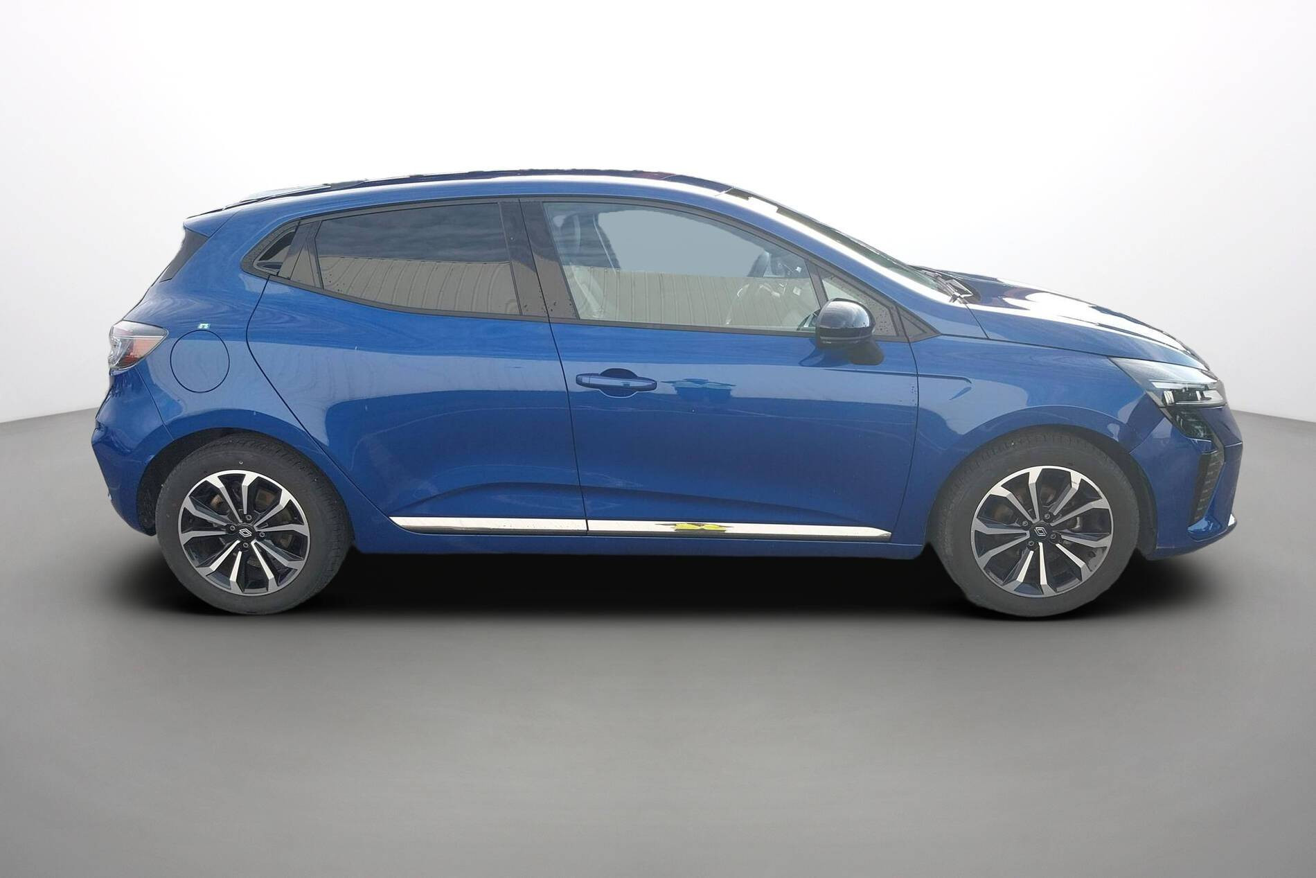 Vente en ligne Renault Clio 5 Clio Eco-G 100 ch GSR2 au prix de 17 699 €