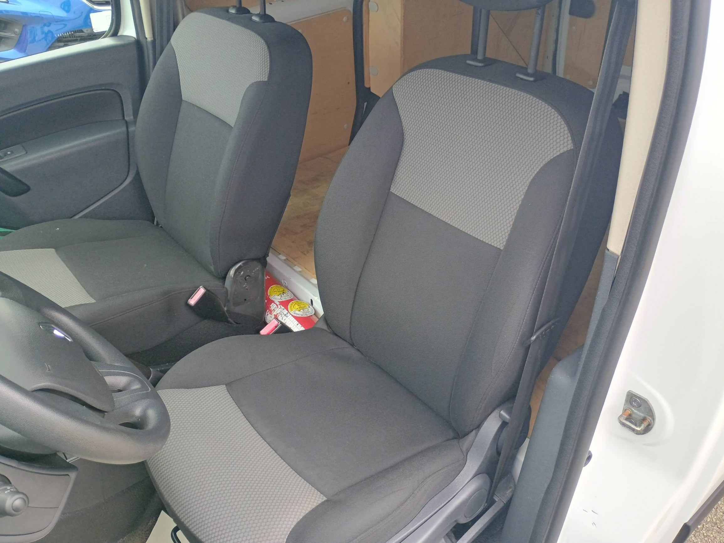 Vente en ligne Renault Kangoo Express  BLUE DCI 80 au prix de 12 290 €