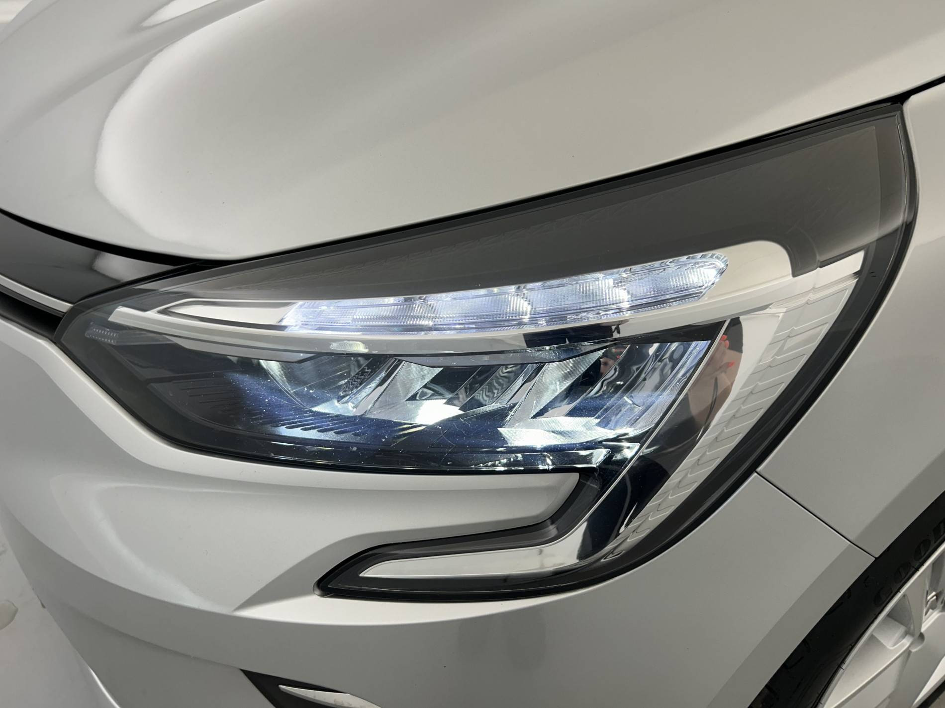 Vente en ligne Renault Clio 5 Clio E-Tech 140 - 21N au prix de 16 791 €
