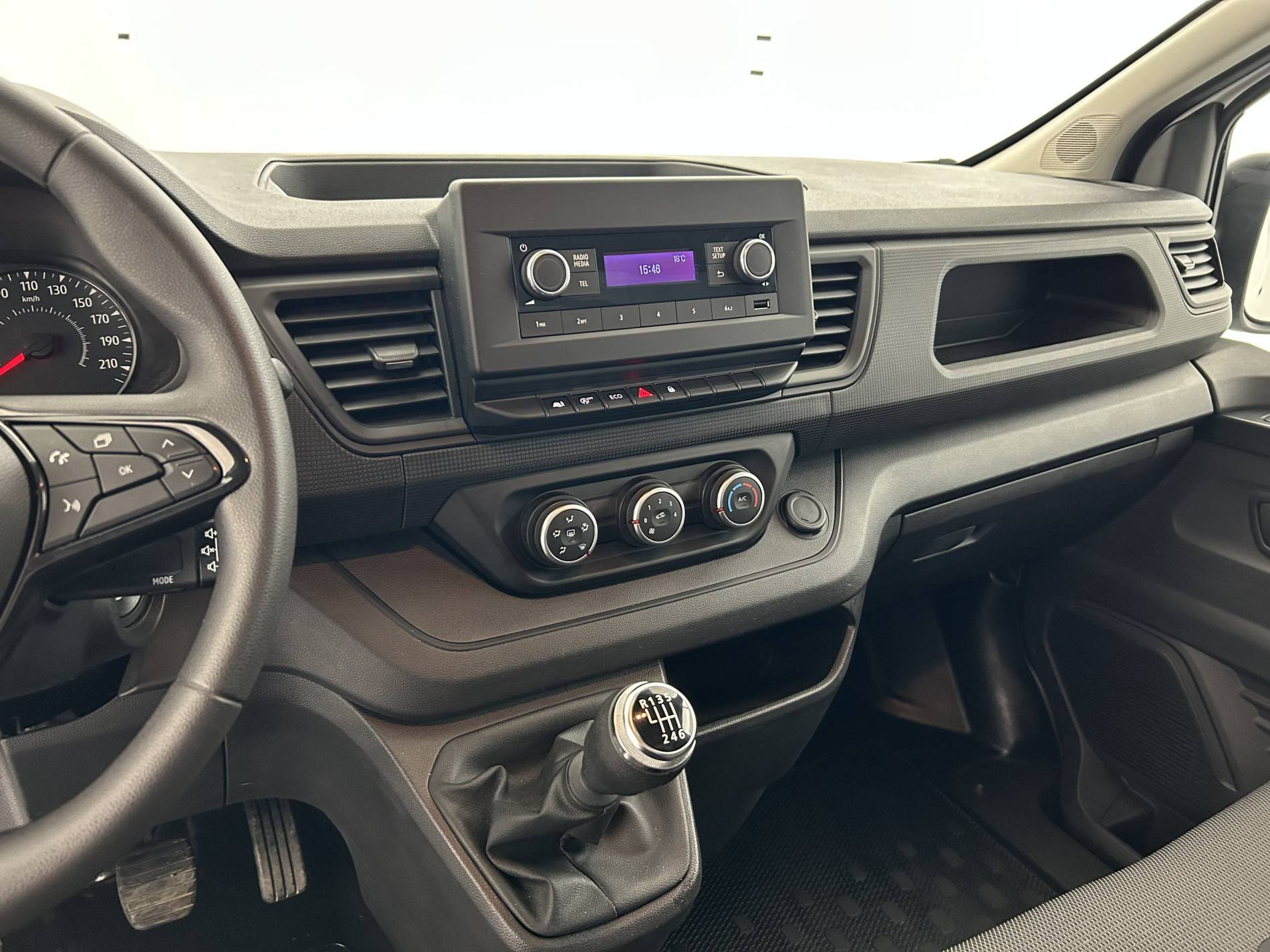 Vente en ligne Renault Trafic 3 Fourgon TRAFIC PC L2H1 3T BLUE DCI 150 au prix de 24 990 €