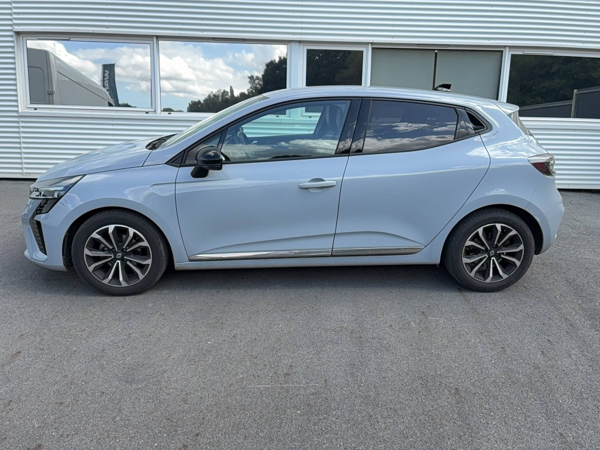 Vente en ligne Renault Clio 5 Clio TCe 90 au prix de 16 390 €