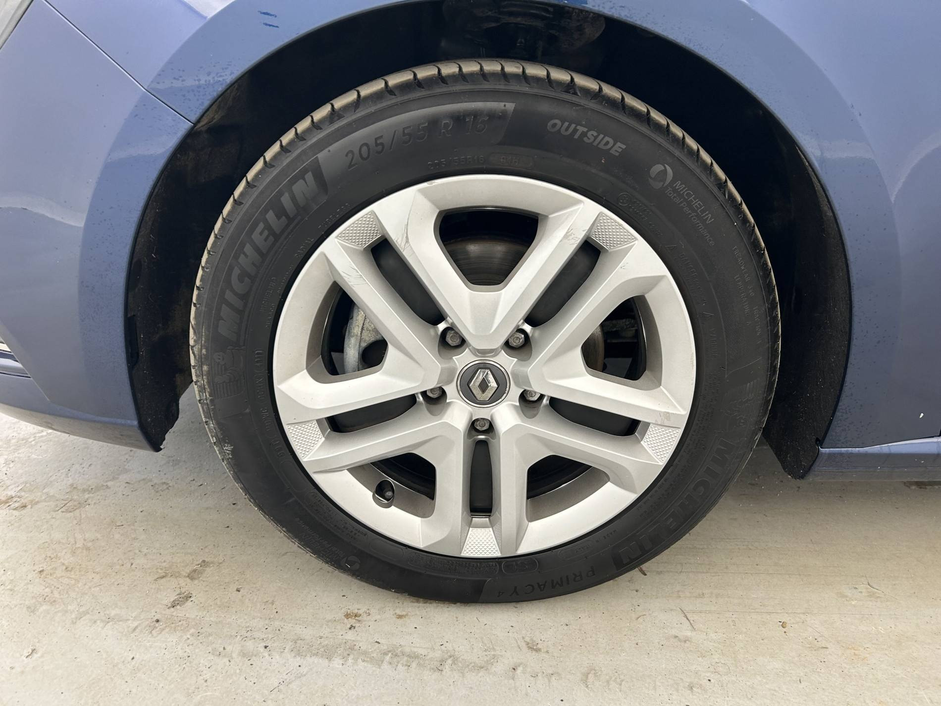 Vente en ligne Renault Megane 4 Mégane IV Berline Blue dCi 115 EDC au prix de 16 400 €