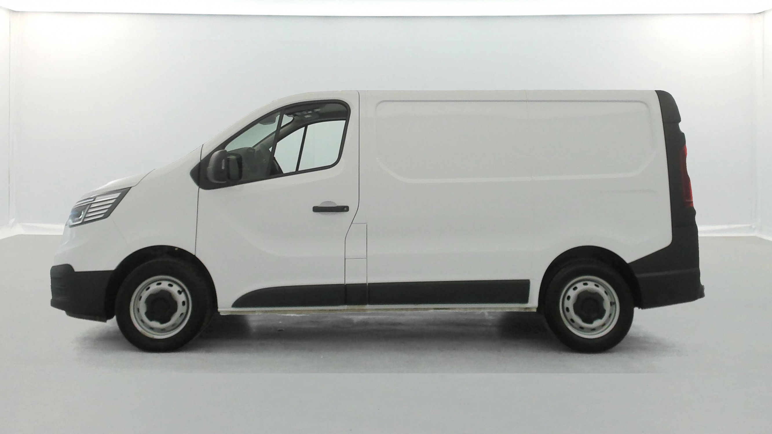 Vente en ligne Renault Trafic 3 Fourgon TRAFIC FG BLUE DCI 130 L1H1 3T GSR2 au prix de 22 990 €