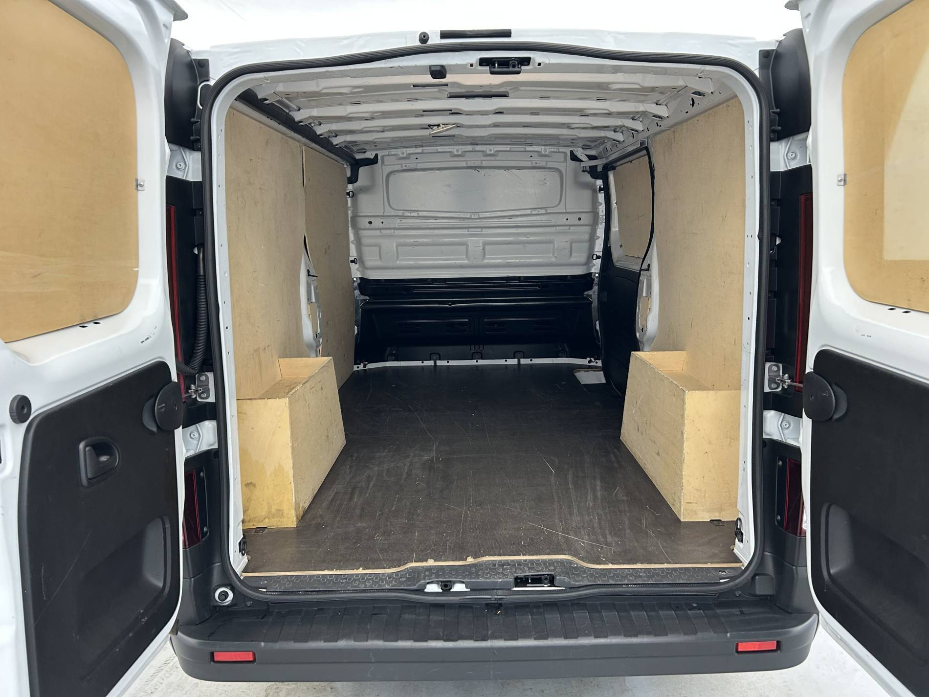 Vente en ligne Renault Trafic 3 Fourgon TRAFIC FGN L2H1 3000 KG BLUE DCI 130 au prix de 23 700 €